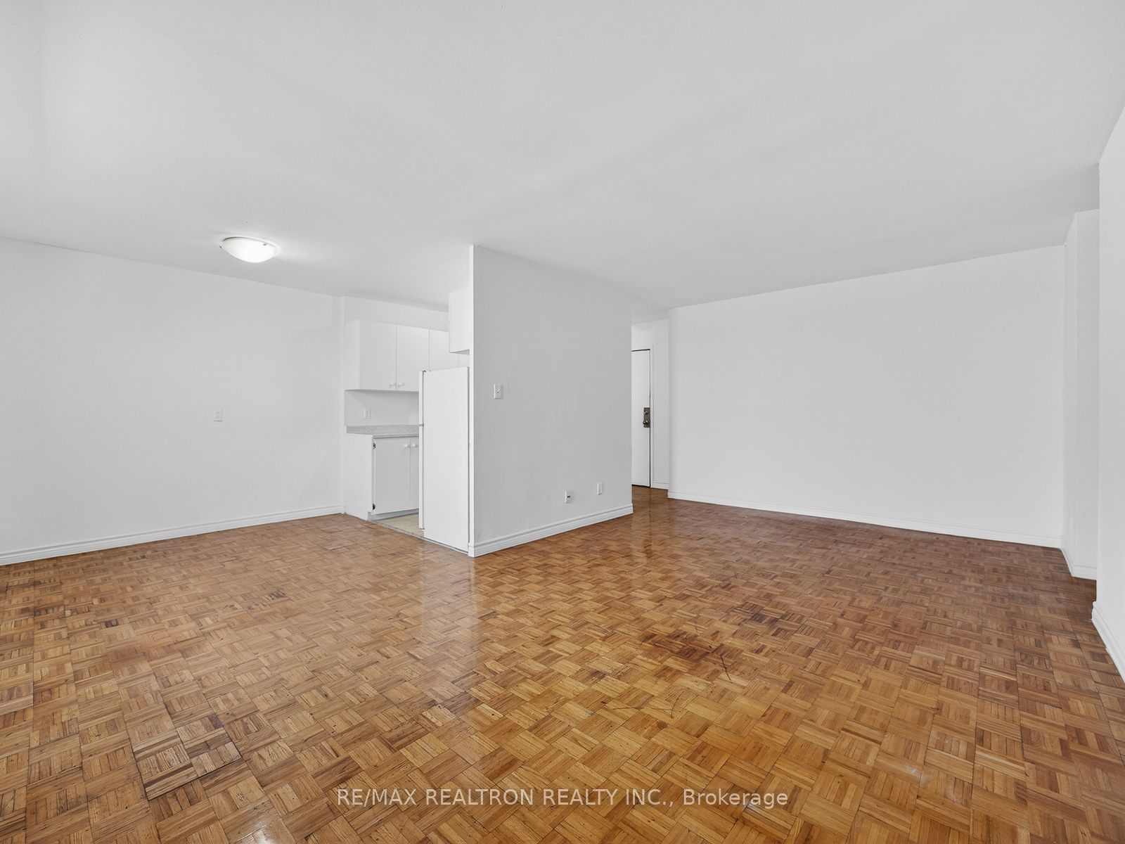 275 Wentworth Street W 205 Property Photo 9