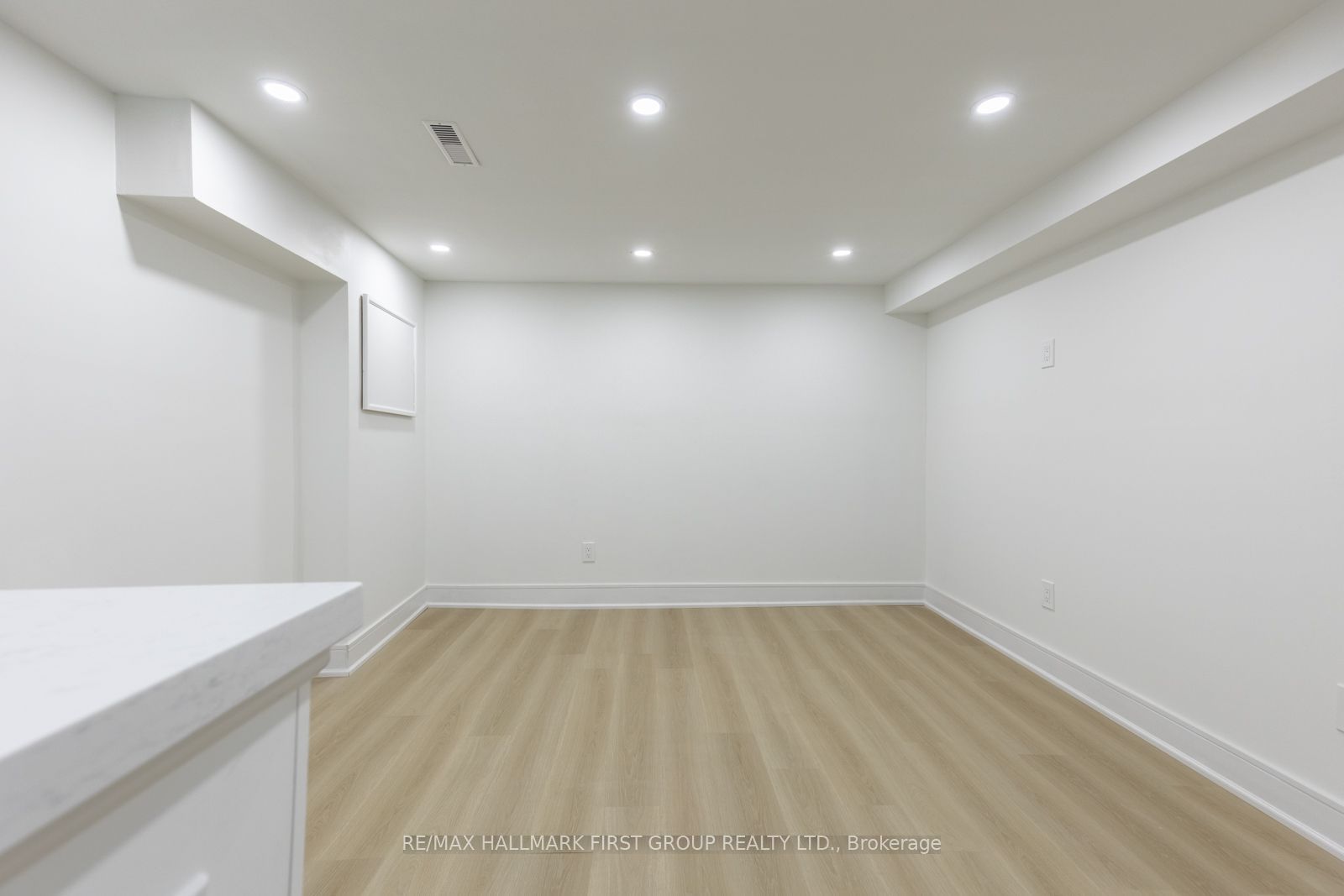 270 Timberbank Boulevard 75 Property Photo 21