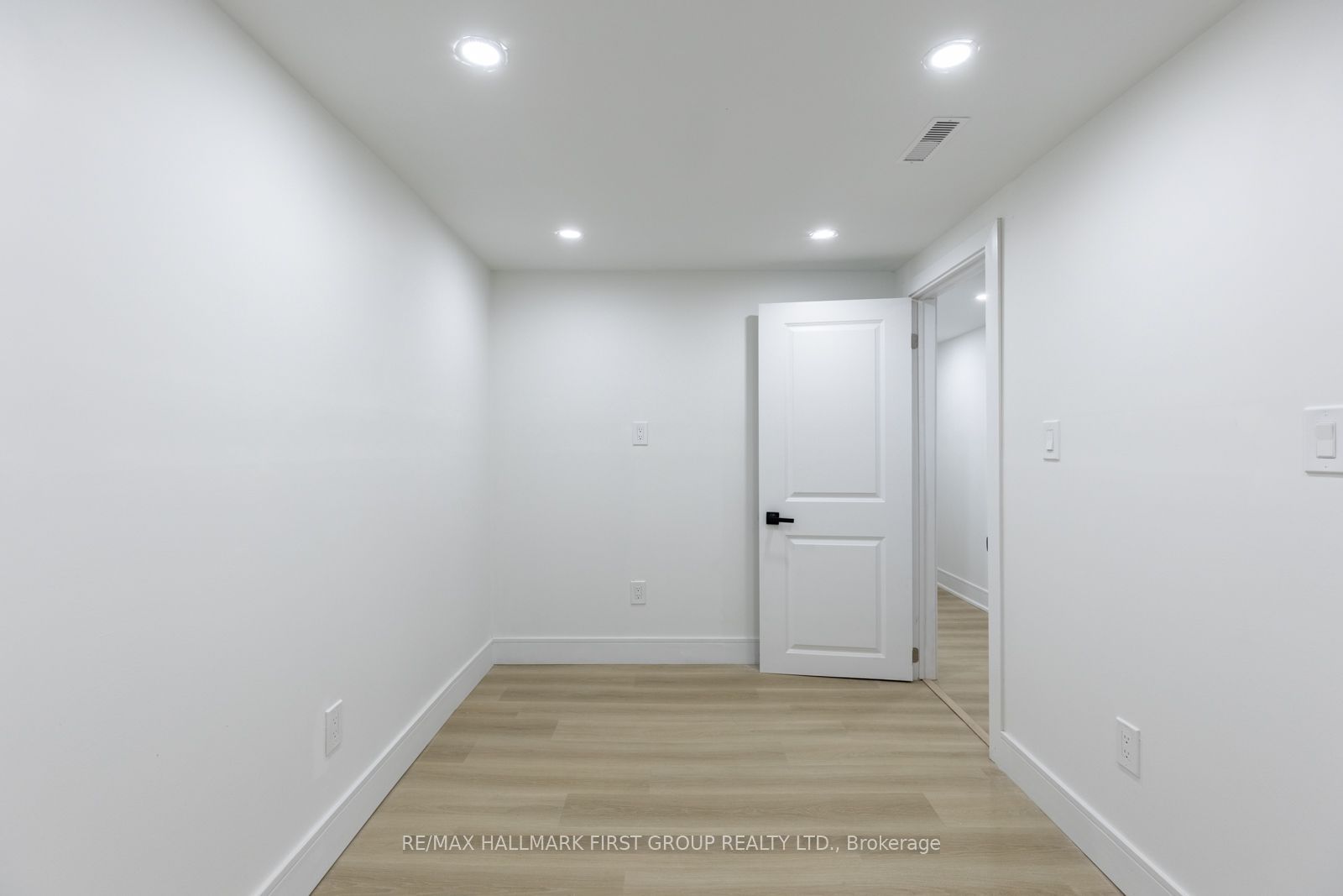 270 Timberbank Boulevard 75 Property Photo 24