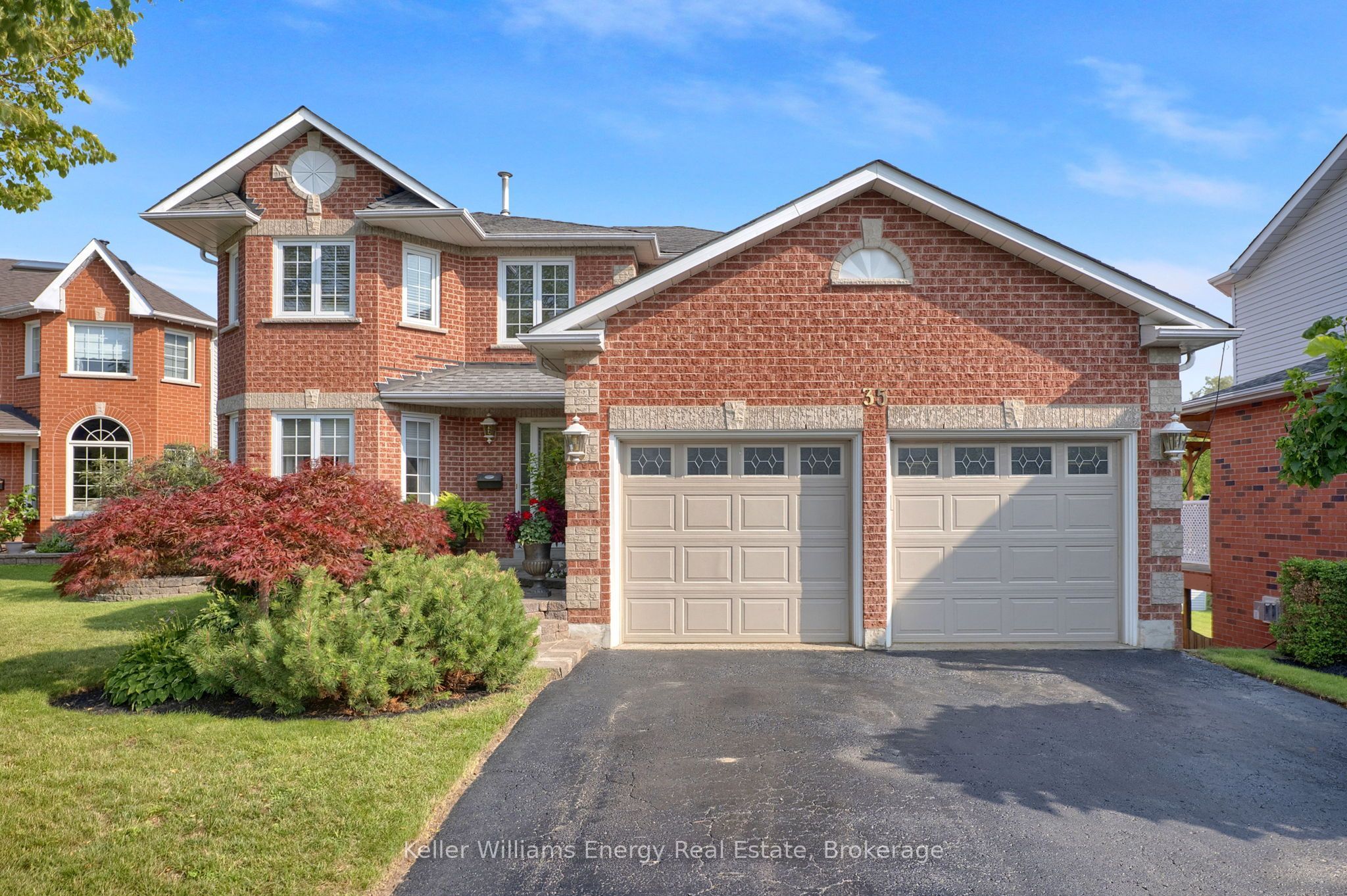 35 Living Court Property Photo 1