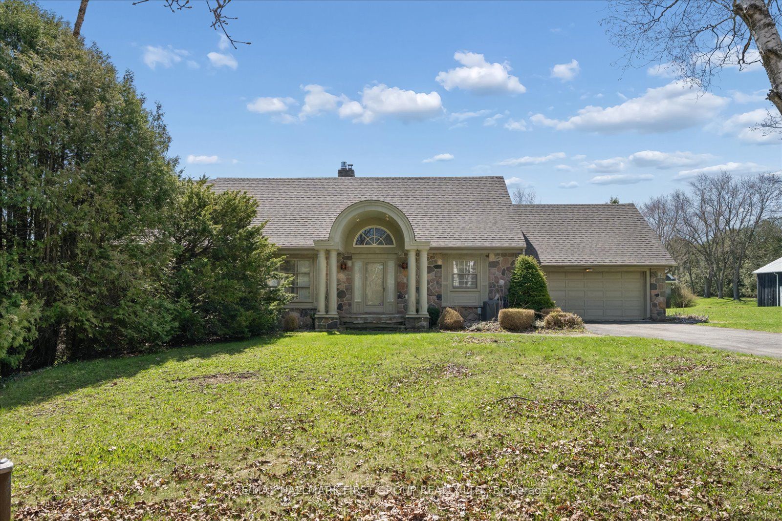 525 Myrtle Road W Property Photo 1