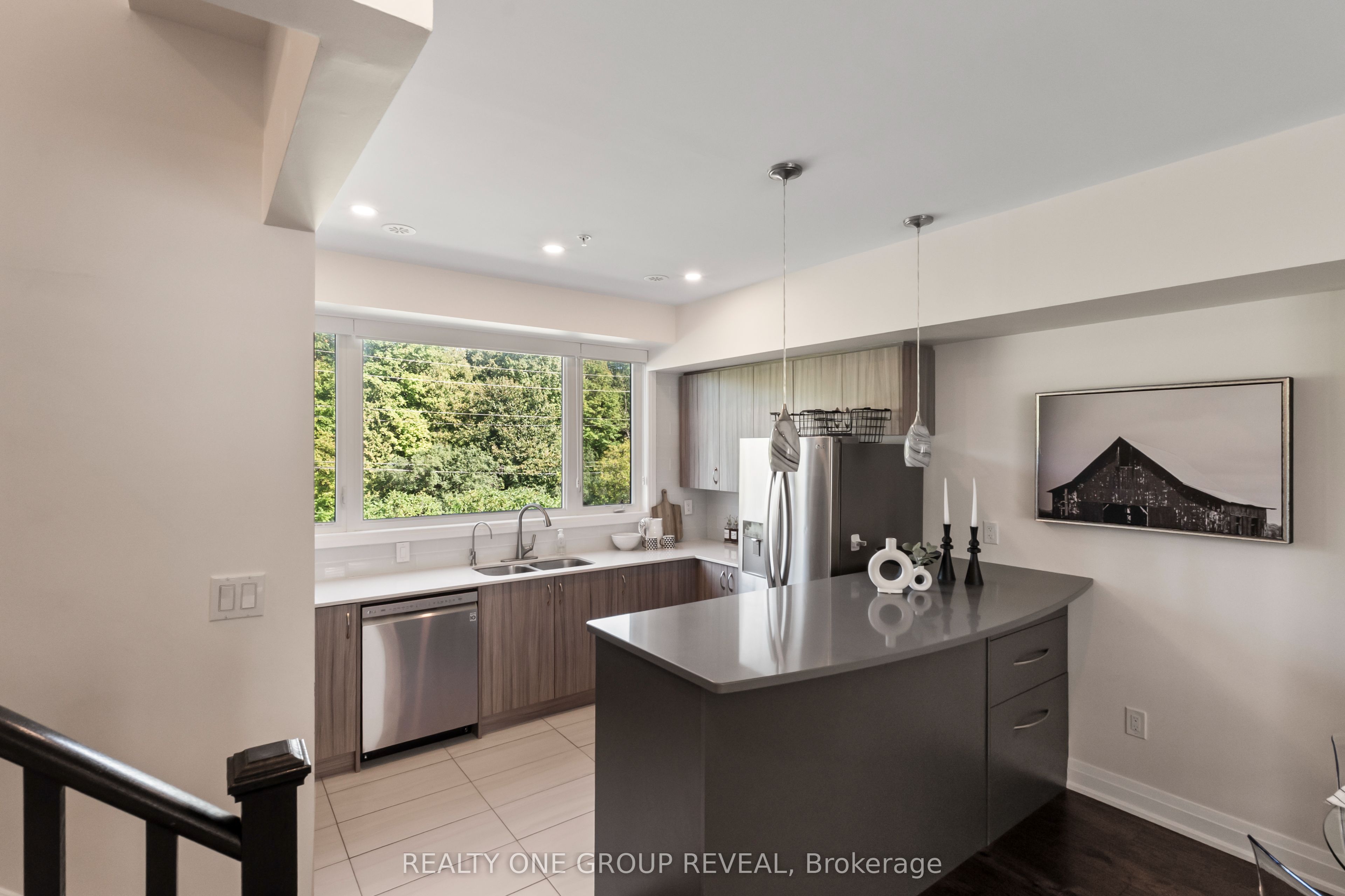 1870 Altona Road 15 Property Photo 7