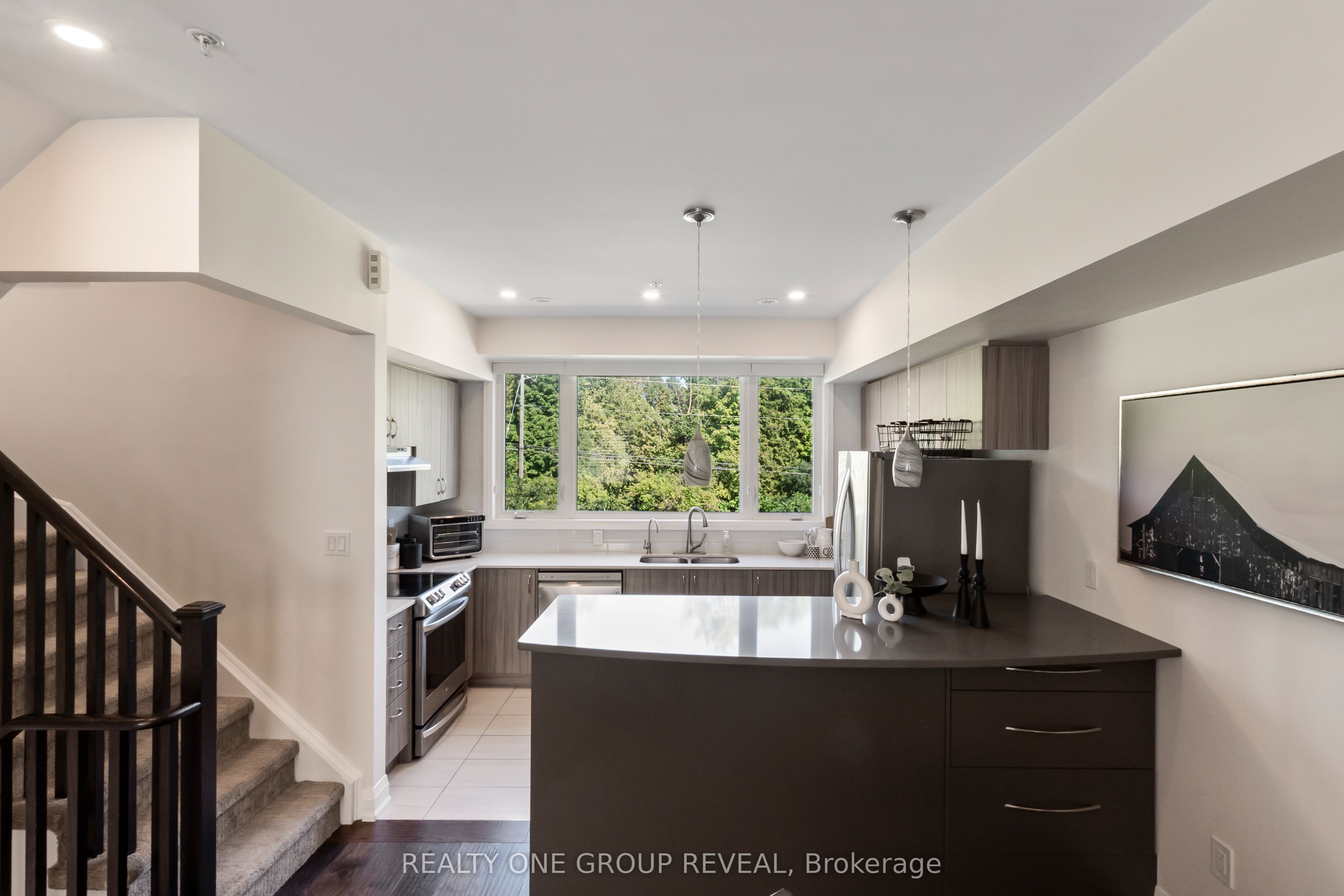 1870 Altona Road 15 Property Photo 8