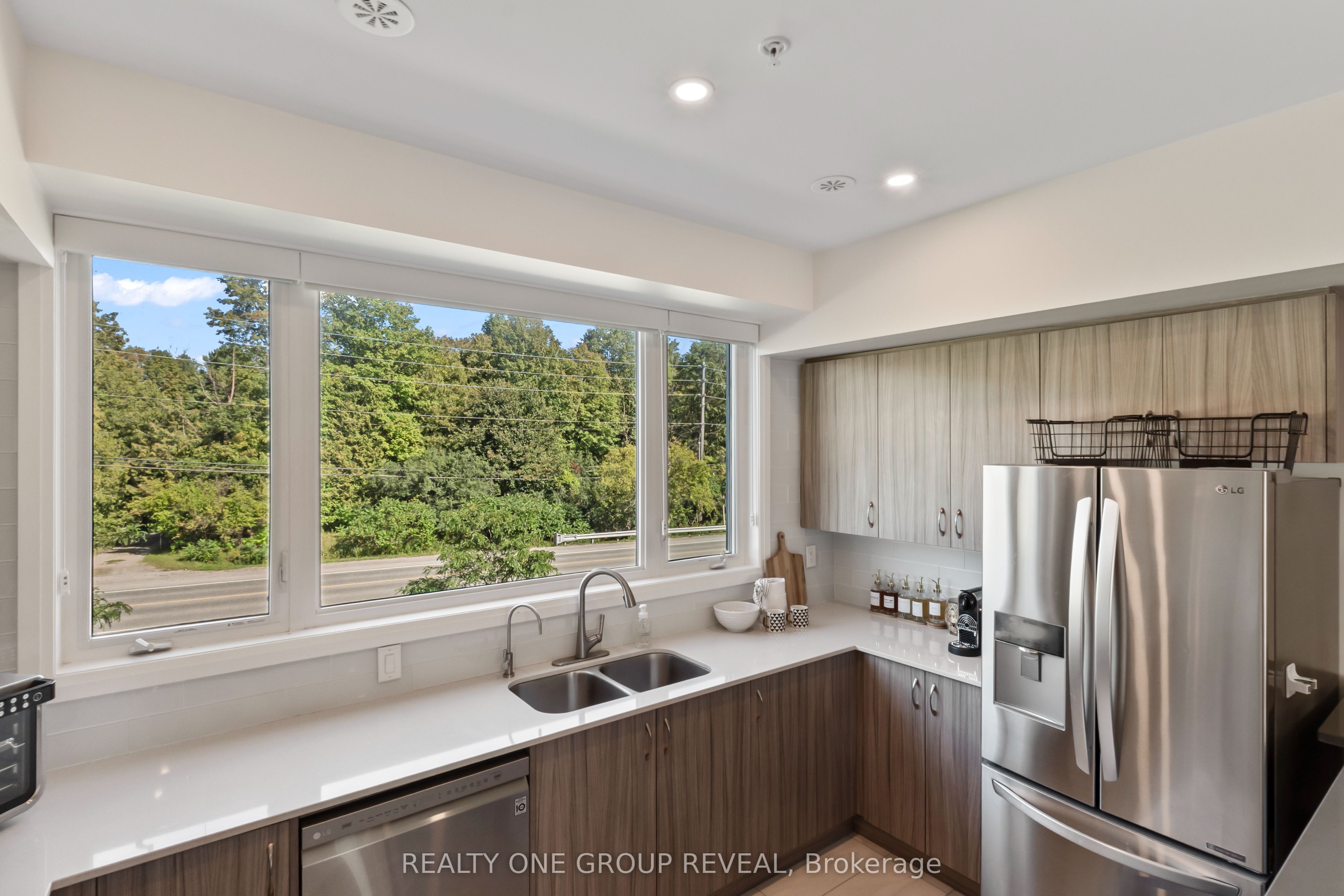 1870 Altona Road 15 Property Photo 10