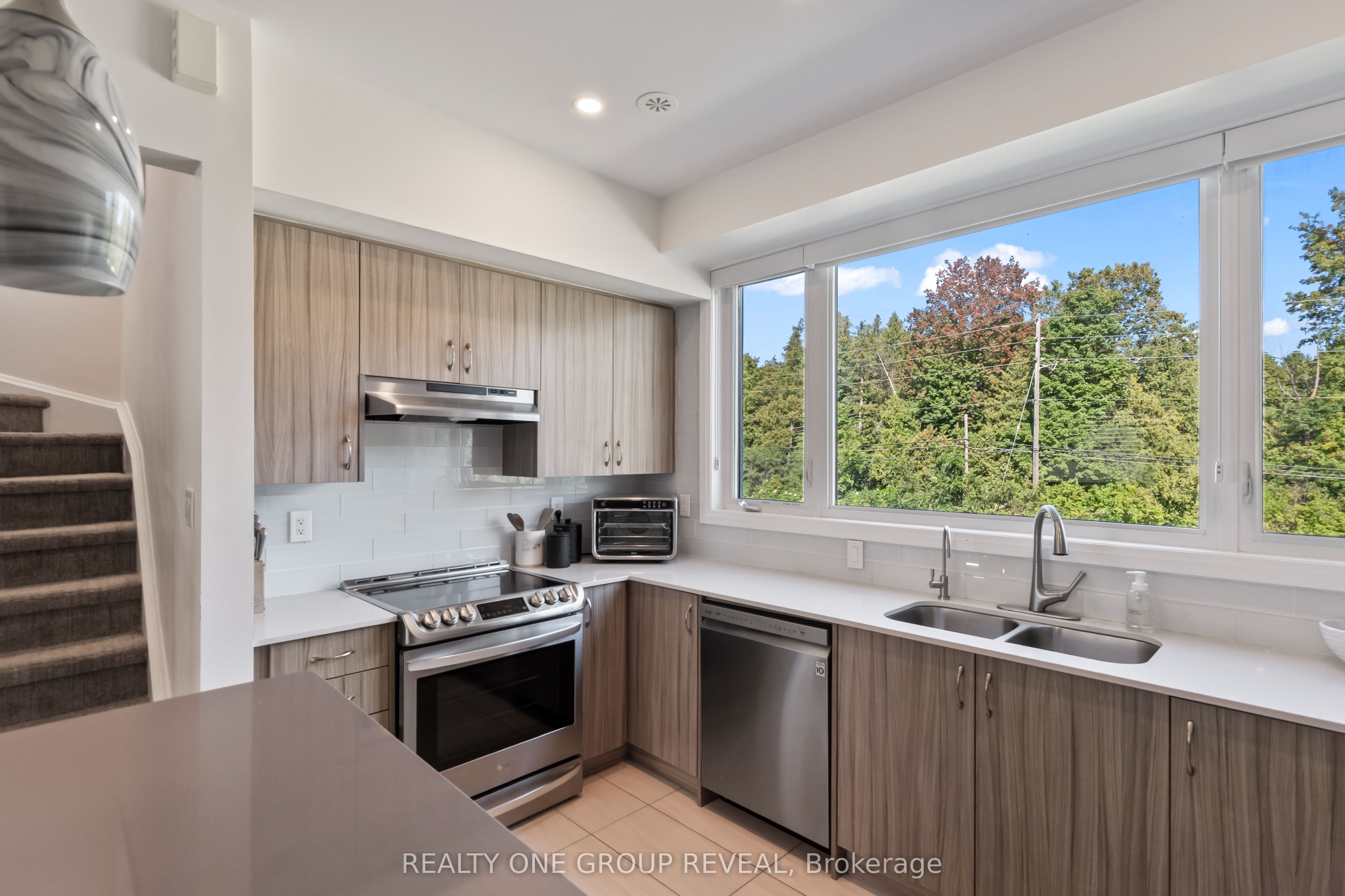 1870 Altona Road 15 Property Photo 11