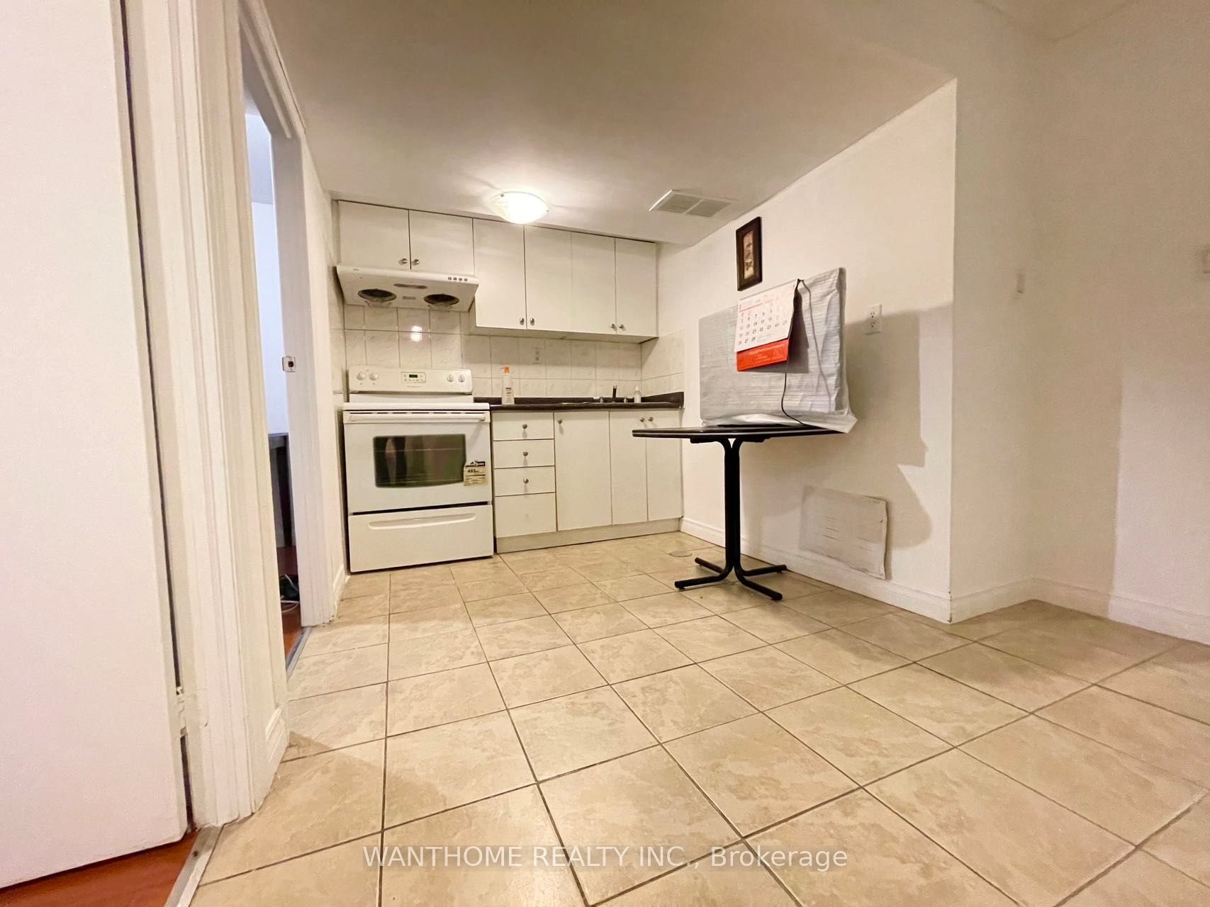 82 Maresfield Drive Bsmt Property Photo 1