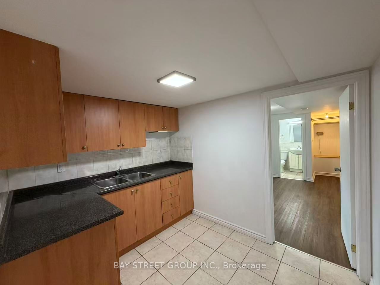 2212 Kennedy Road Property Photo 12