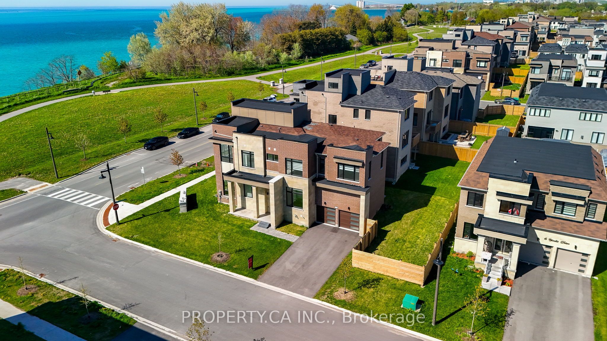 2 Yacht Drive Property Photo 1