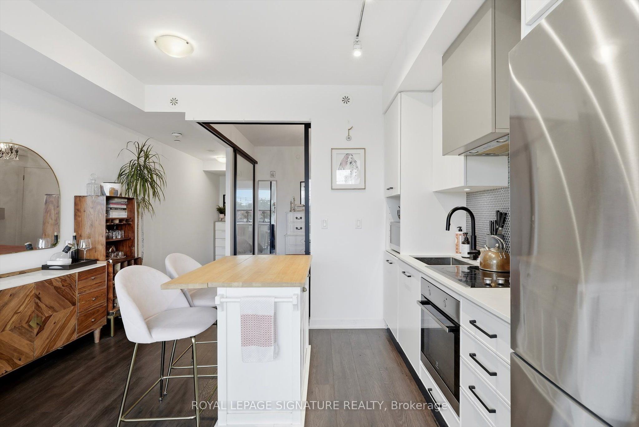 899 Queen Street E 503 Property Photo 7
