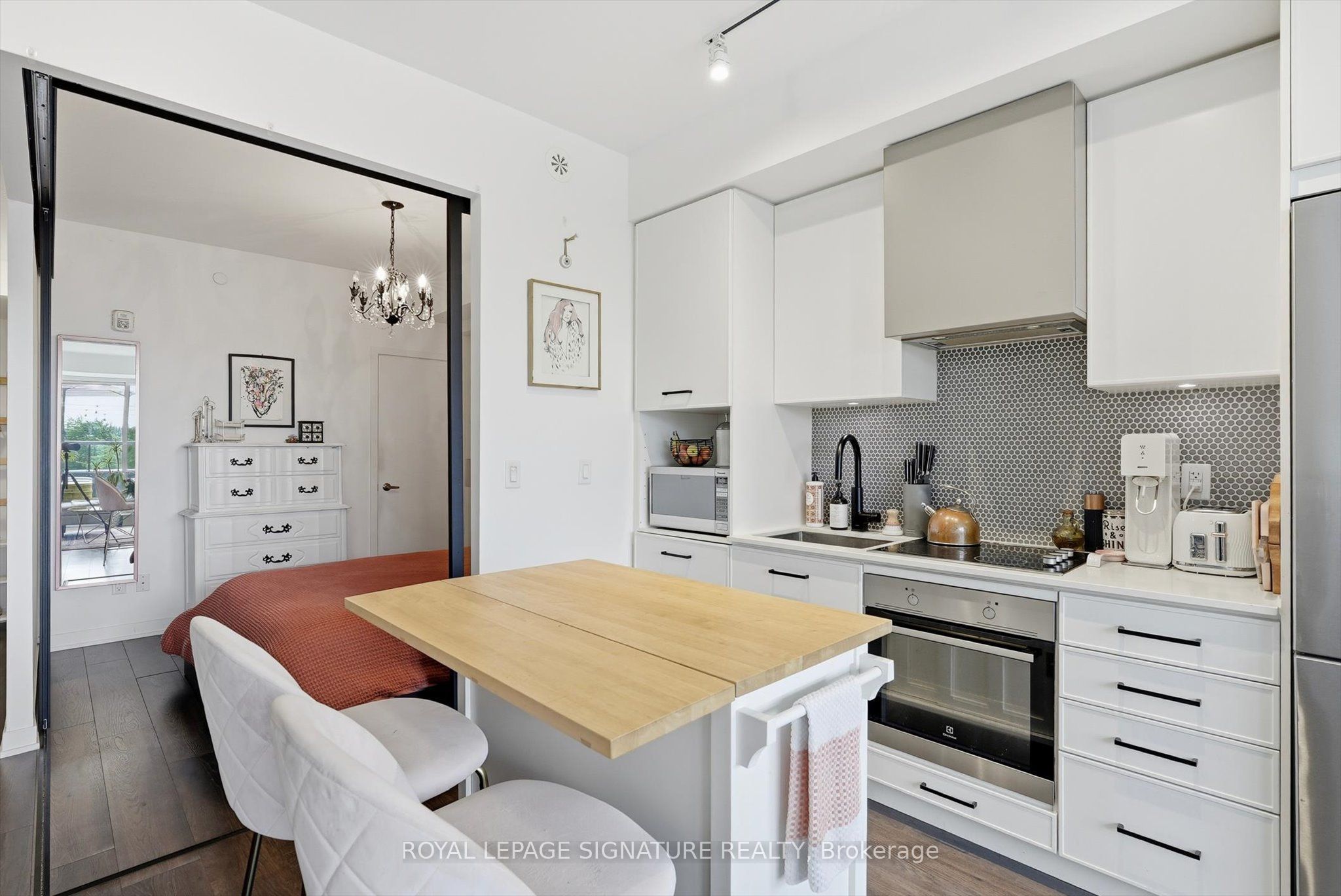 899 Queen Street E 503 Property Photo 8