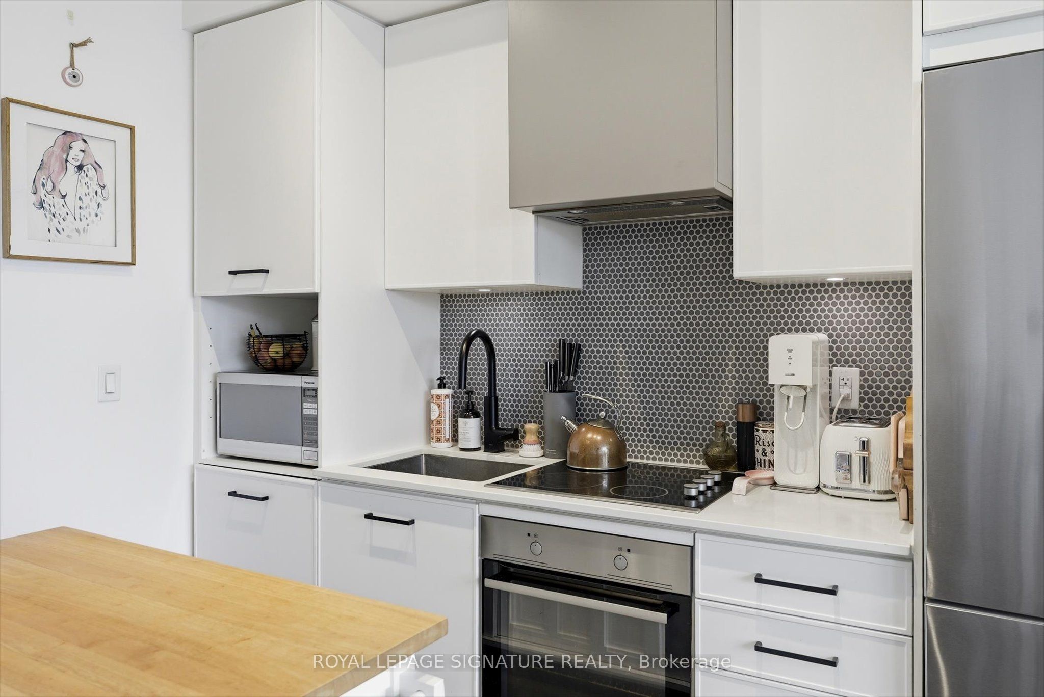 899 Queen Street E 503 Property Photo 10