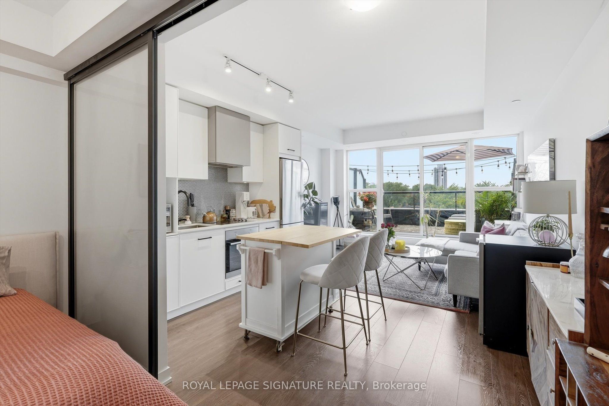 899 Queen Street E 503 Property Photo 11