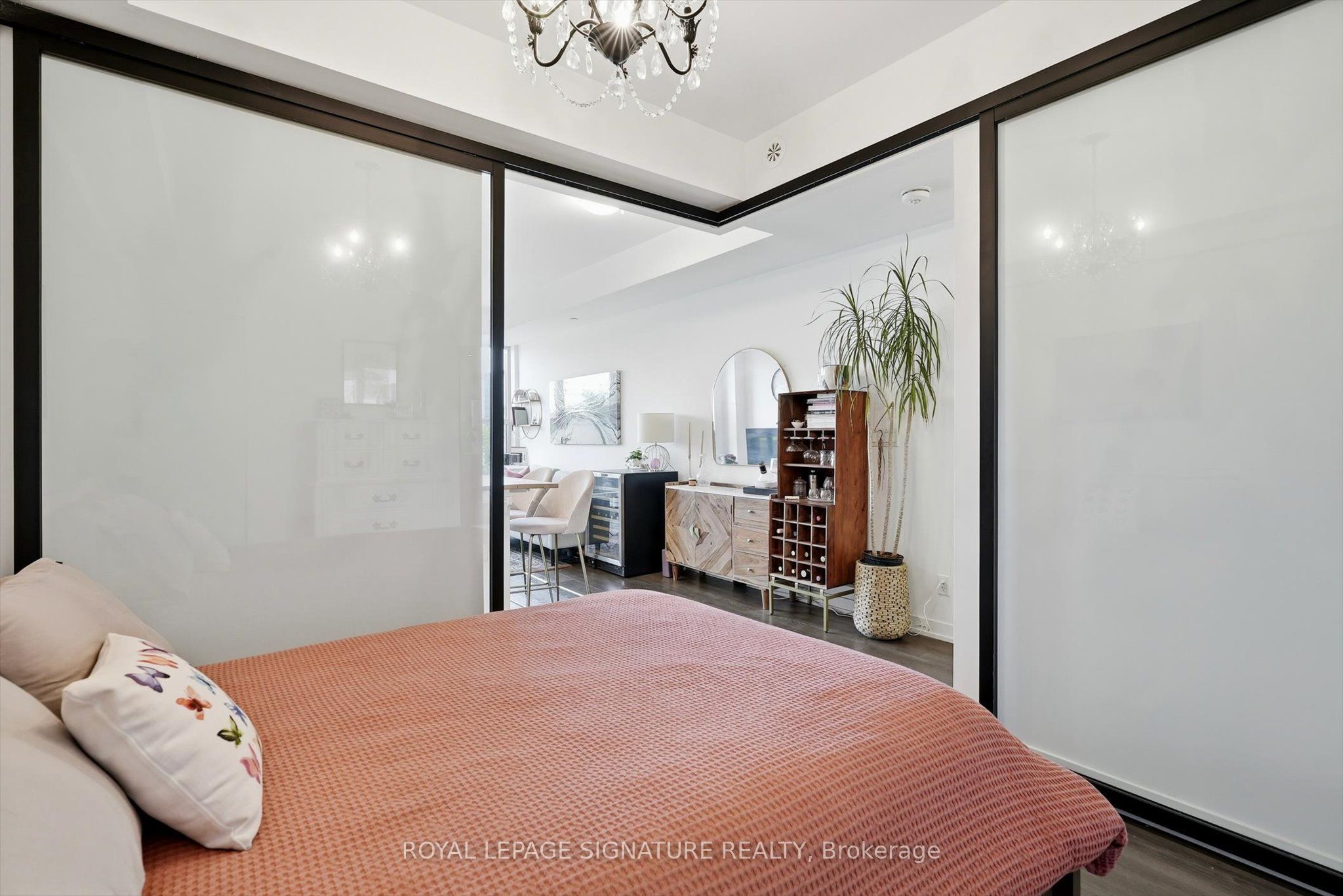 899 Queen Street E 503 Property Photo 15