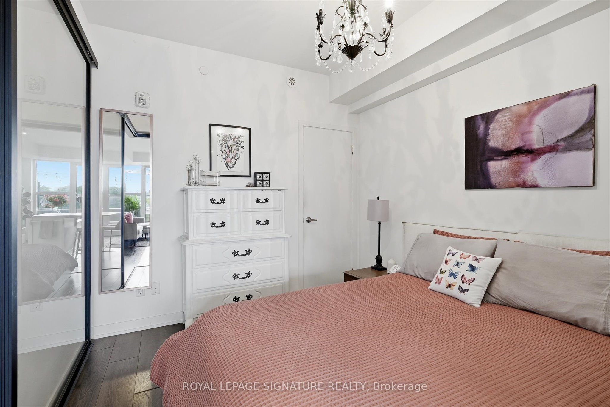 899 Queen Street E 503 Property Photo 17