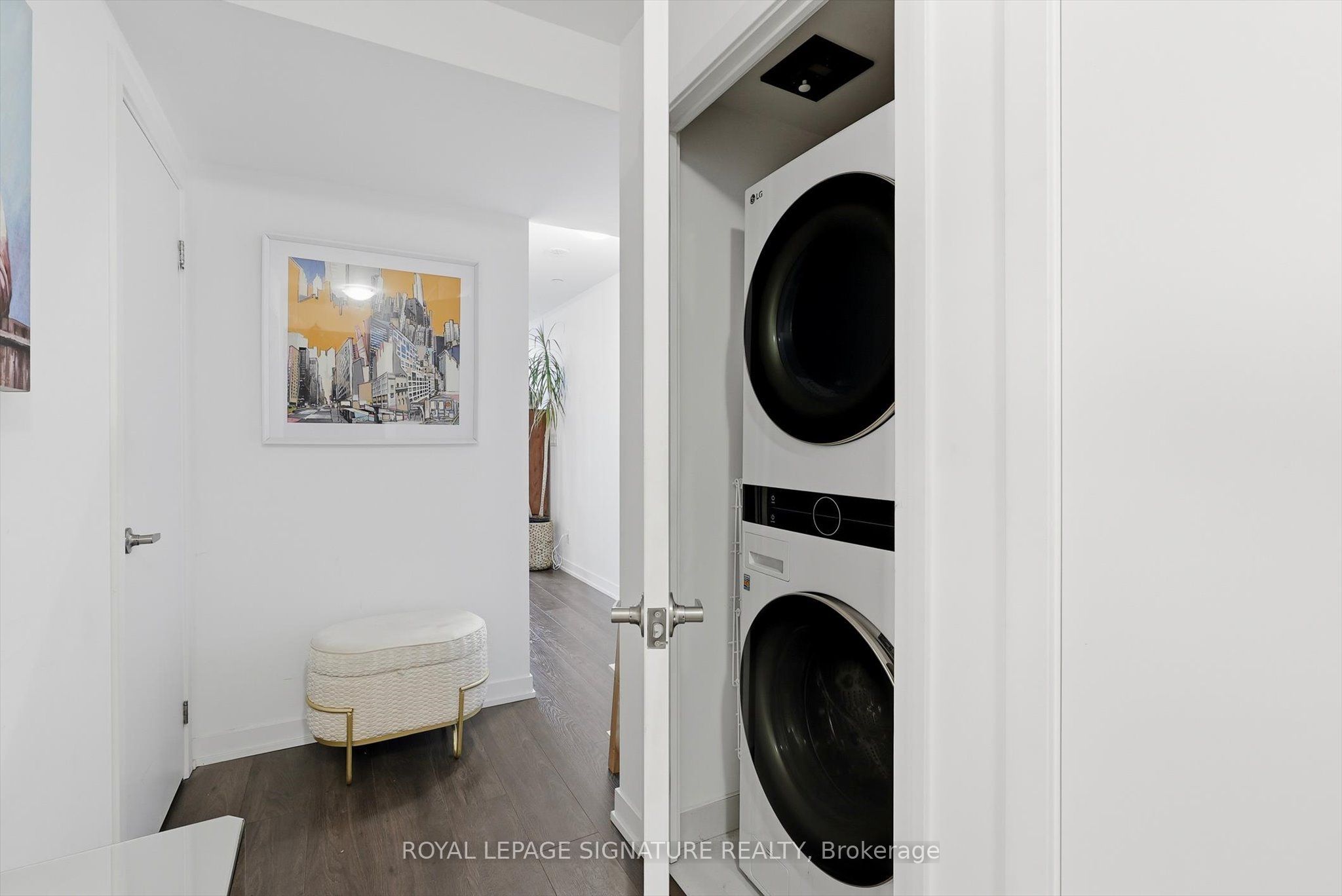 899 Queen Street E 503 Property Photo 19