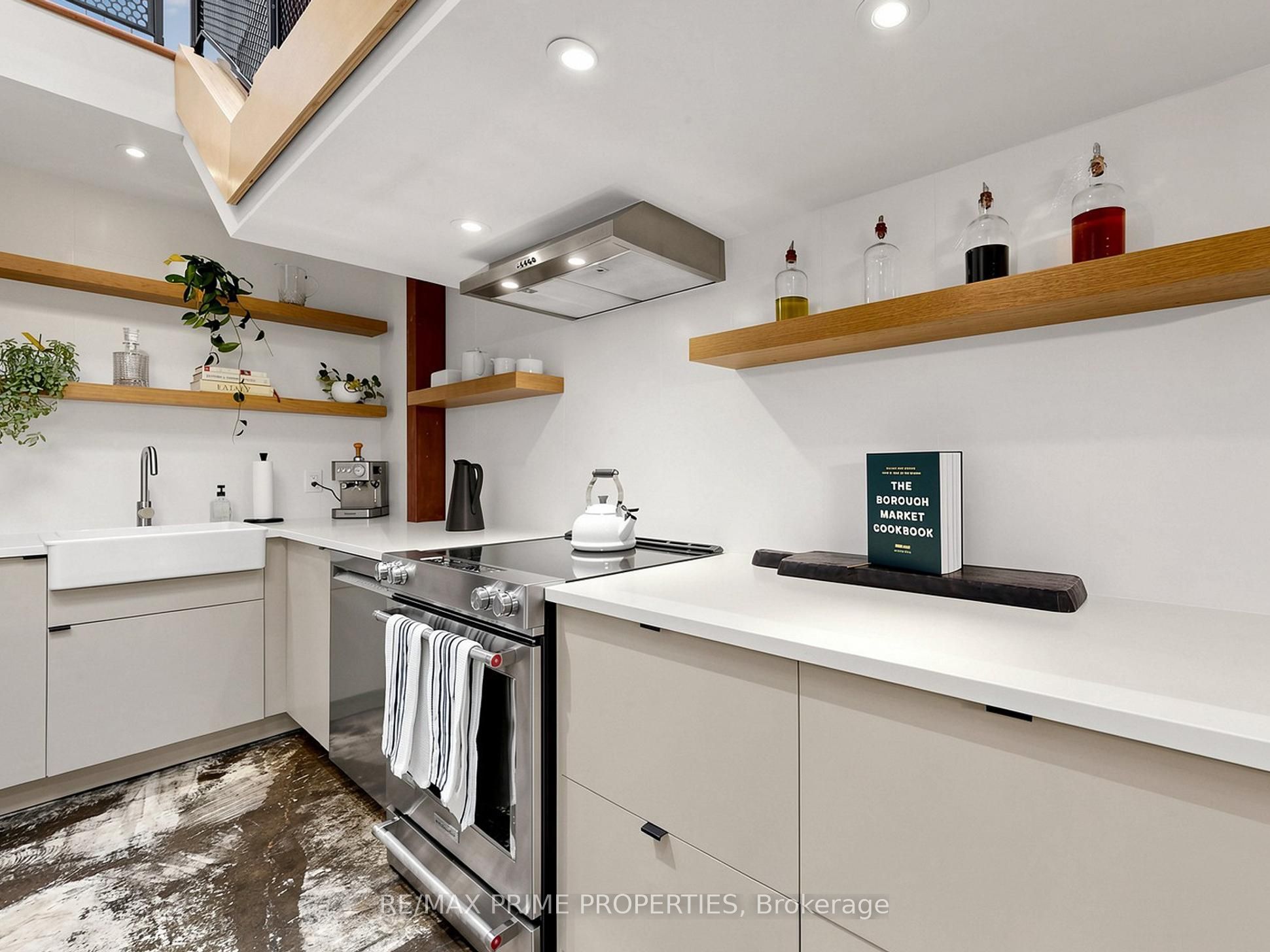 326 Carlaw Avenue 108 Property Photo 4