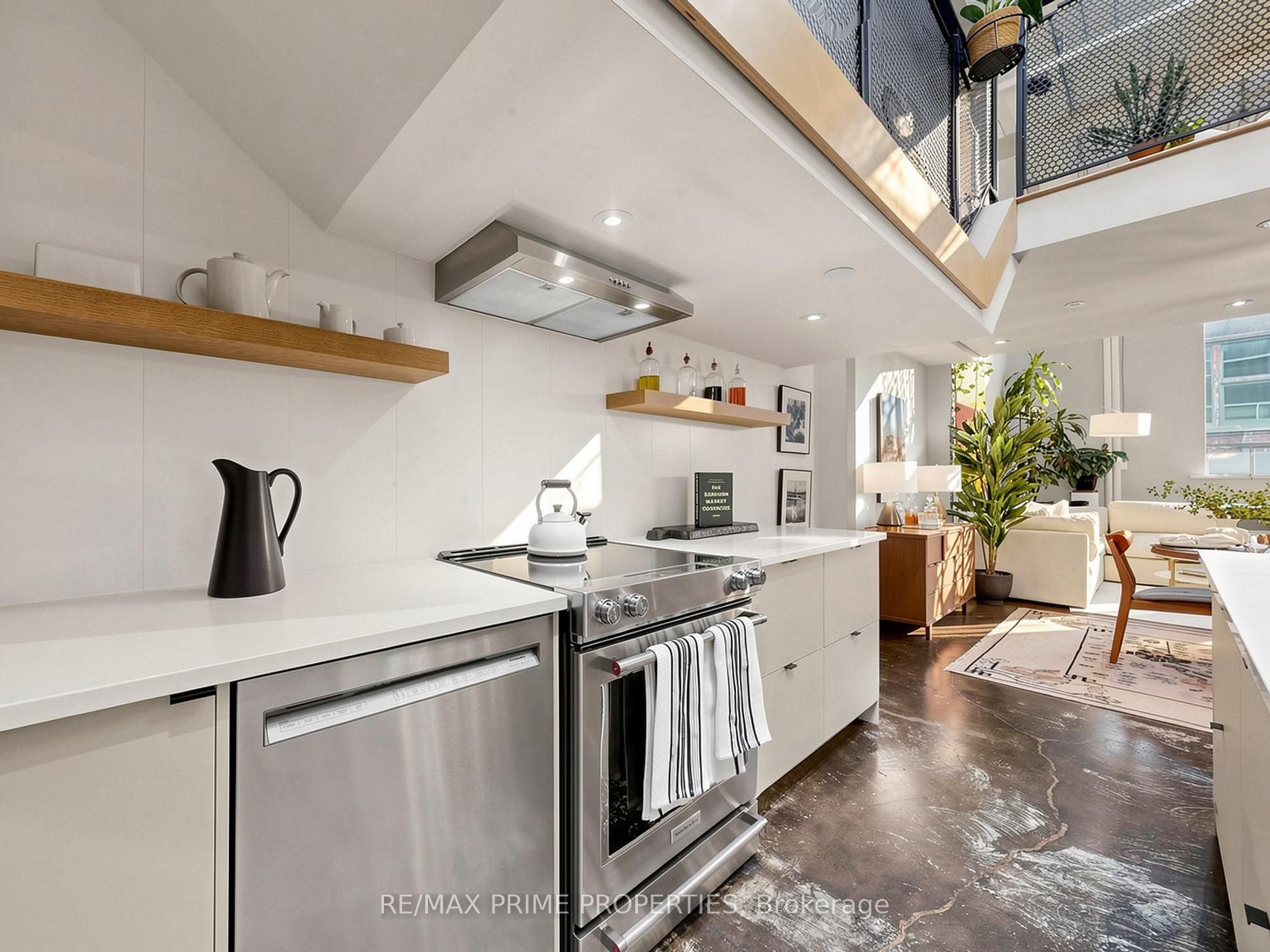 326 Carlaw Avenue 108 Property Photo 5