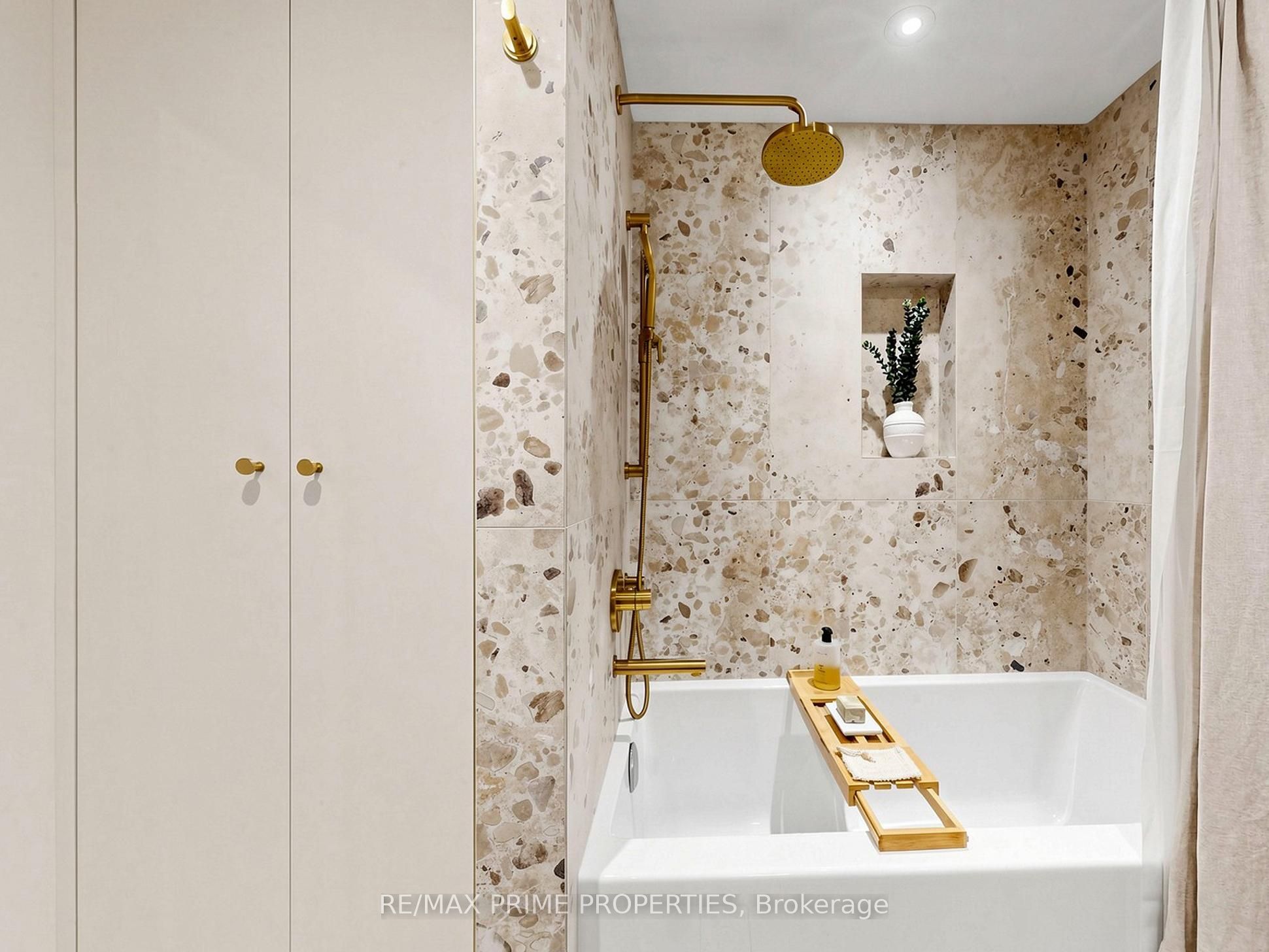 326 Carlaw Avenue 108 Property Photo 11