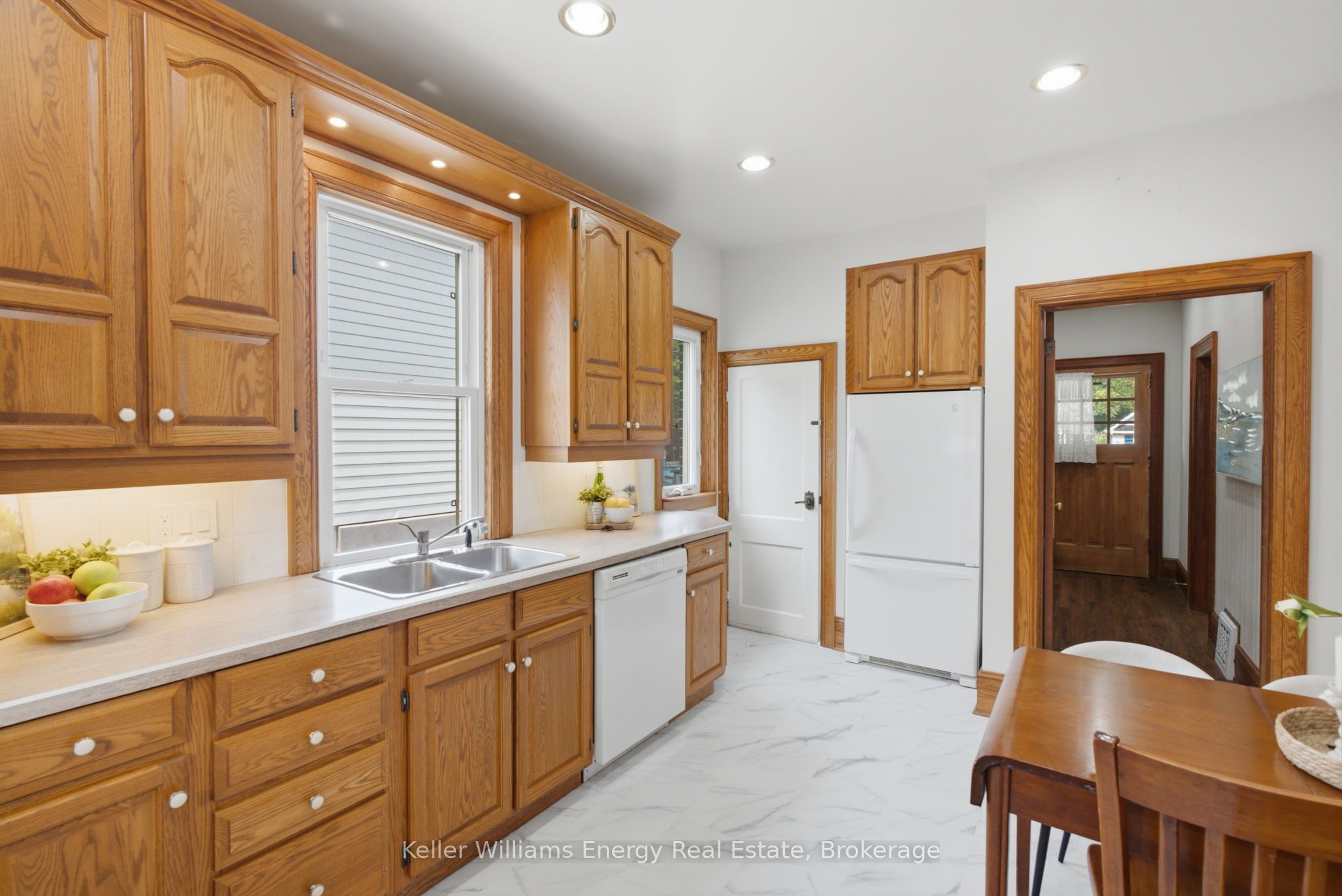 100 Burk Street Property Photo 14