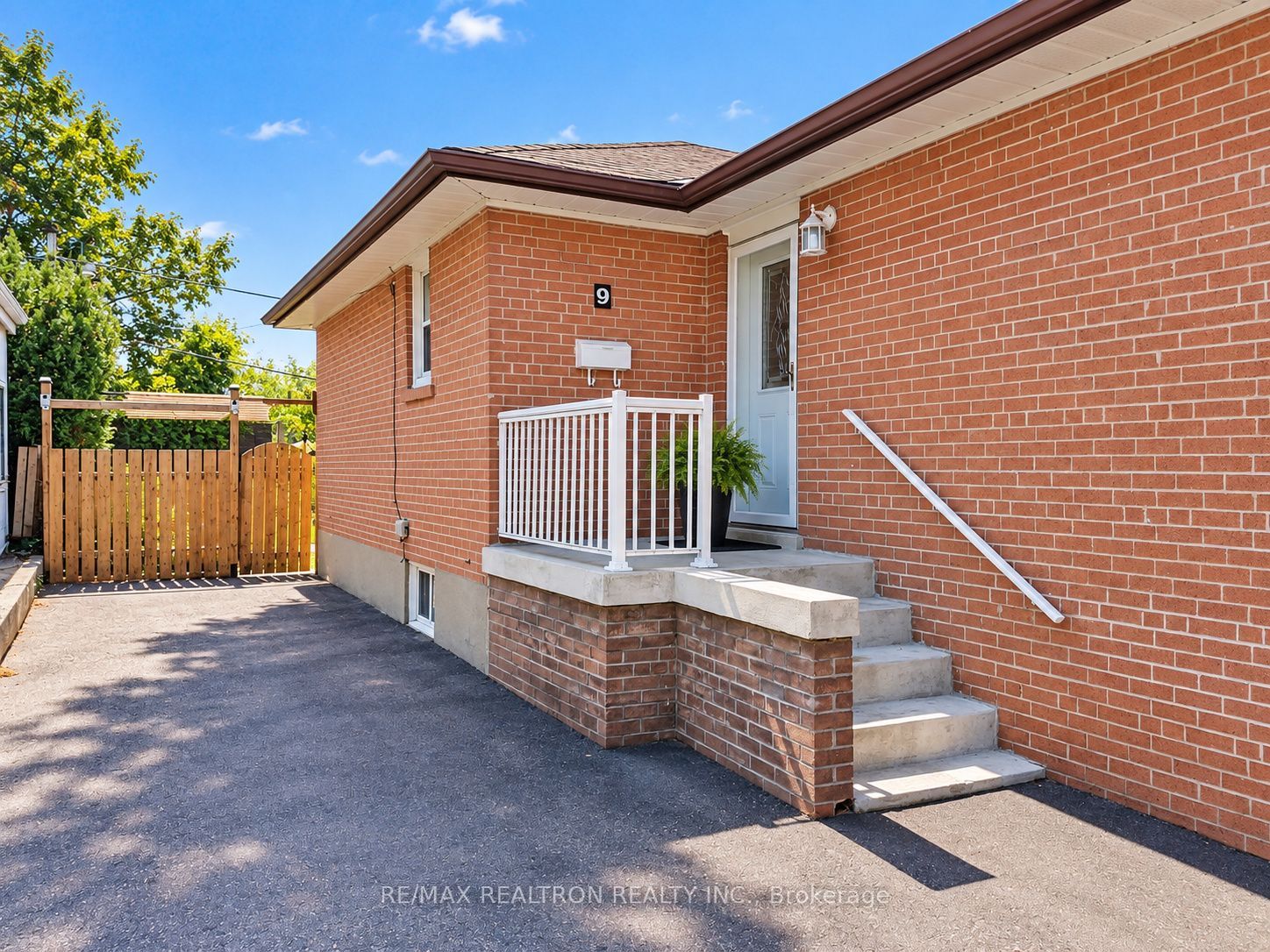 9 Stanwell Drive Property Photo 2