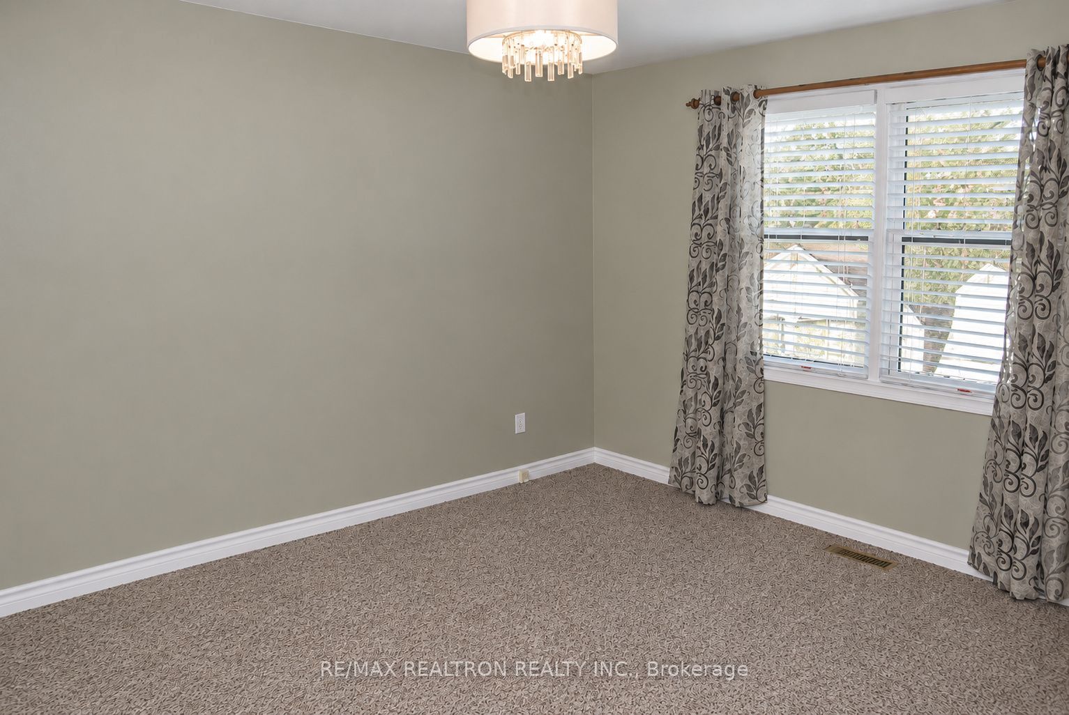 9 Stanwell Drive Property Photo 10