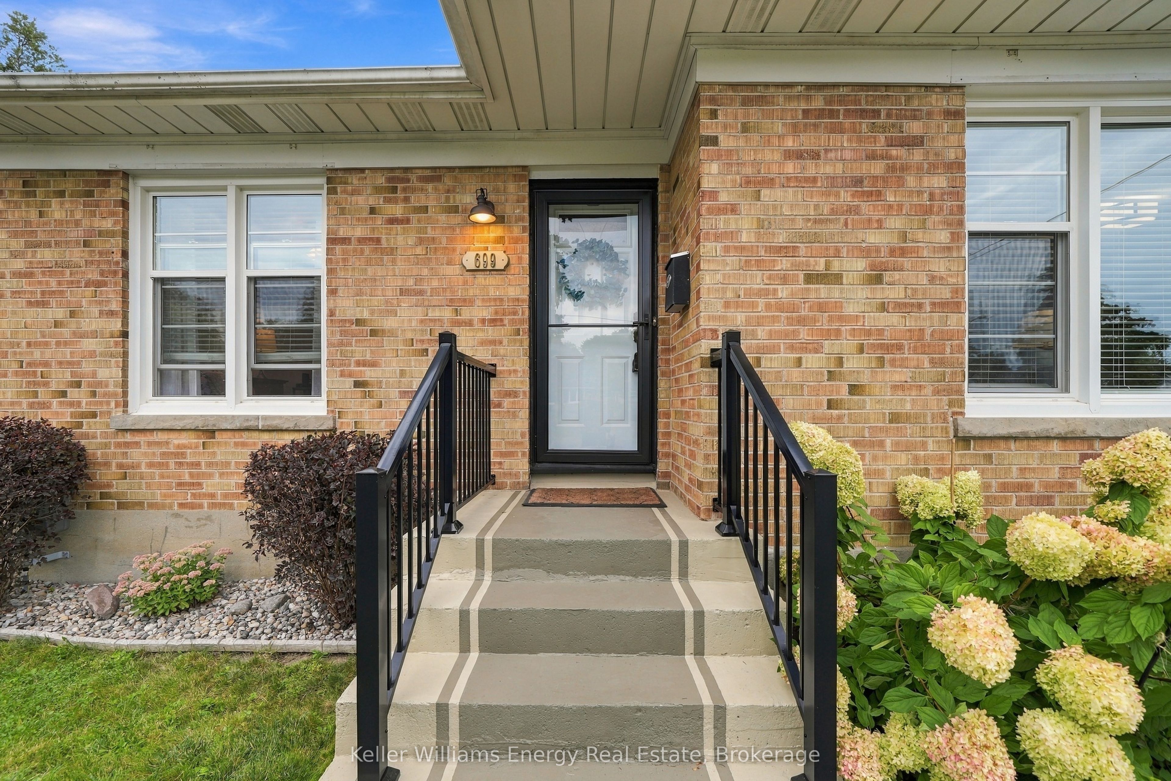 699 Grierson Street Property Photo 1