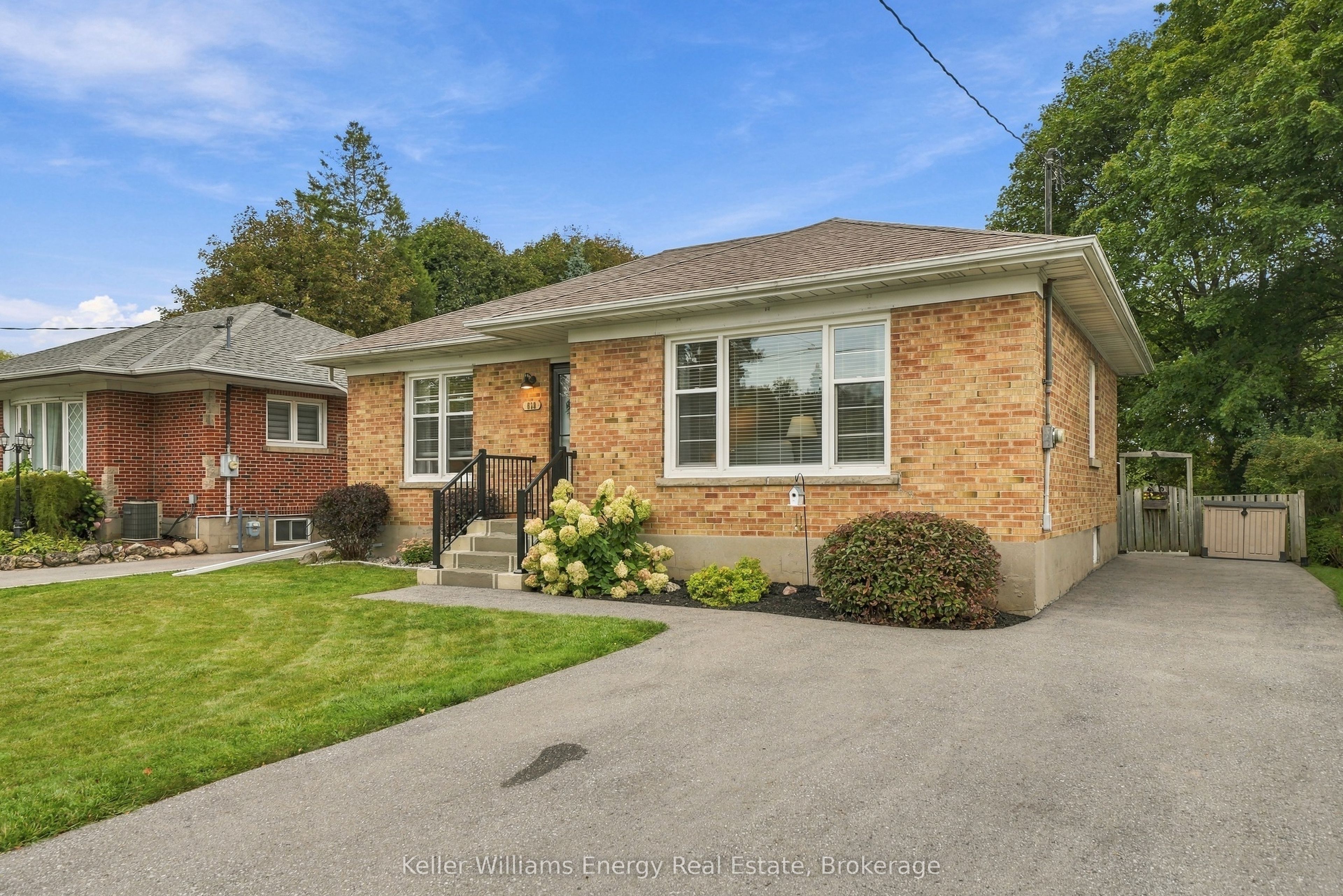 699 Grierson Street Property Photo 2