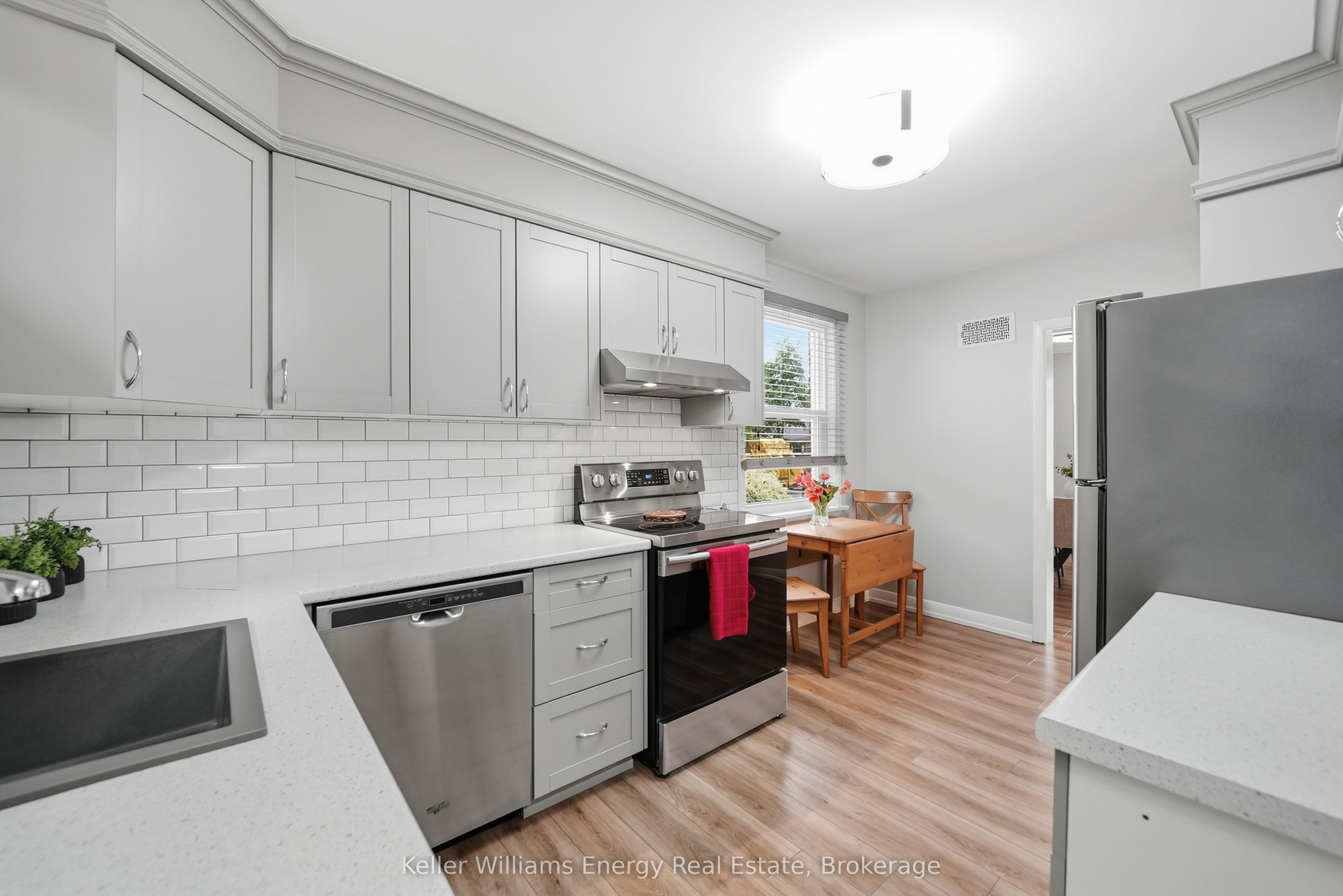 699 Grierson Street Property Photo 4
