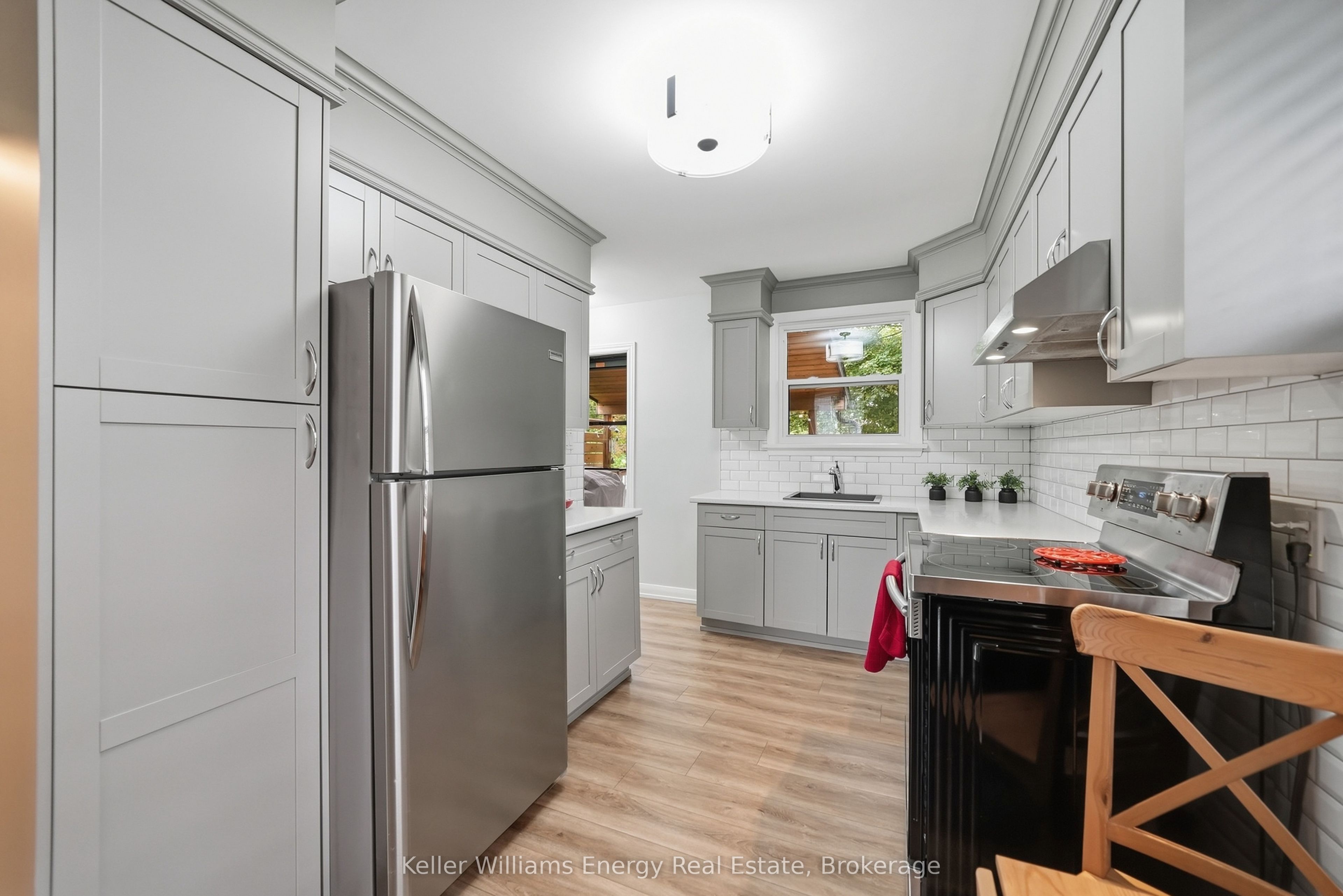 699 Grierson Street Property Photo 7