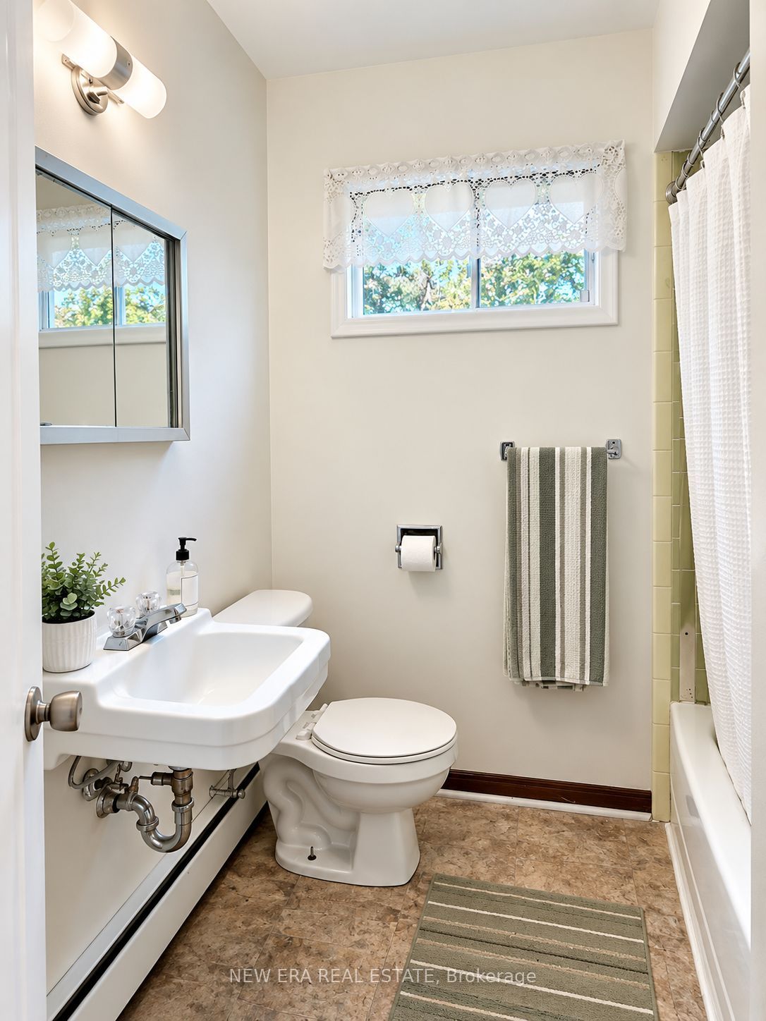 28 Thomas Avenue Property Photo 11