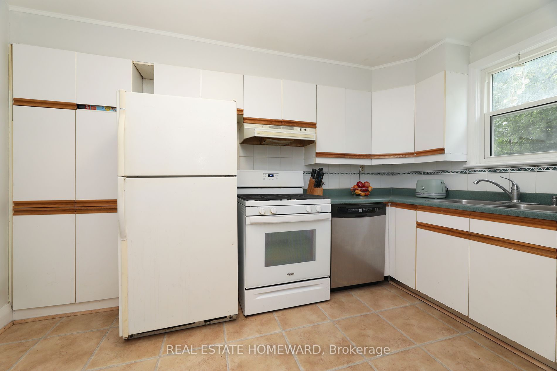 1 Pinegrove Avenue Property Photo 10