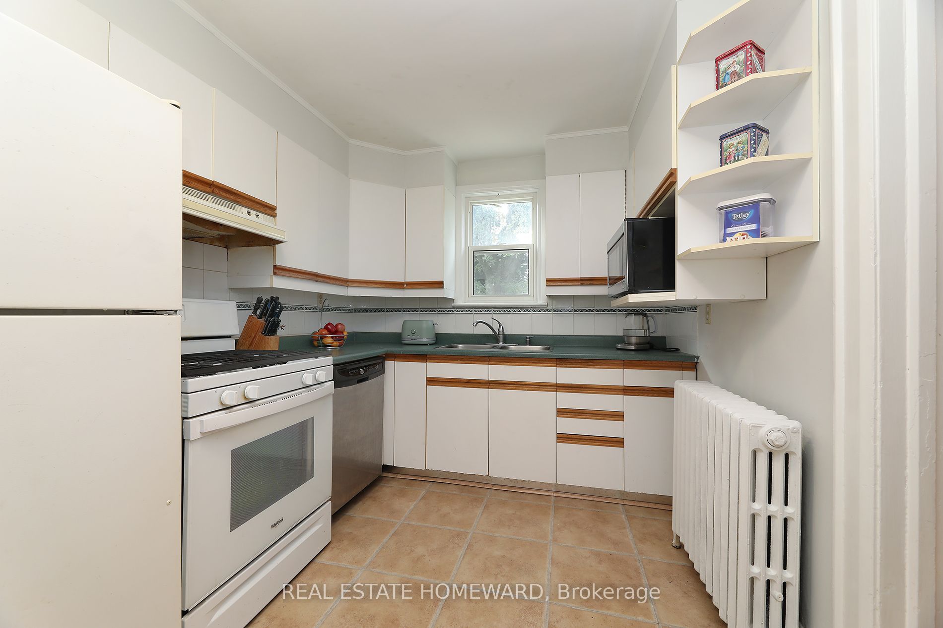 1 Pinegrove Avenue Property Photo 12