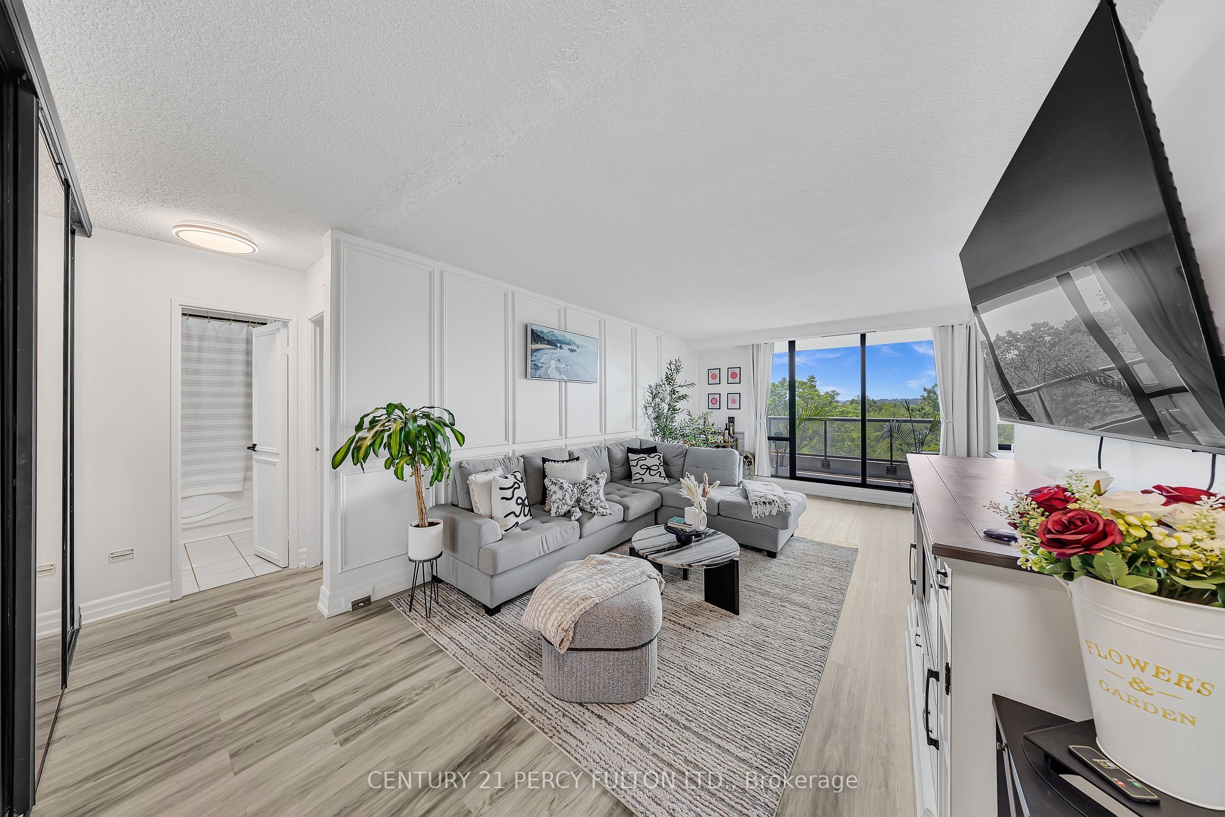 92 Church Street S 511 Property Photo 2