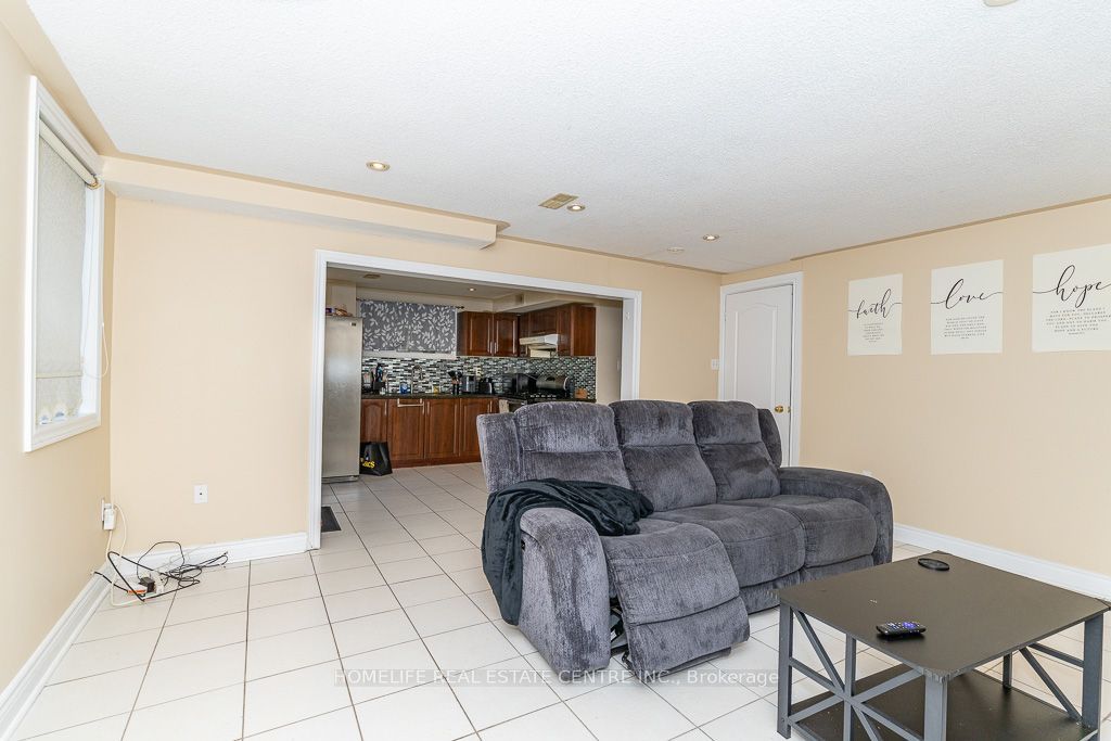 65 Batt Crescent Property Photo 38