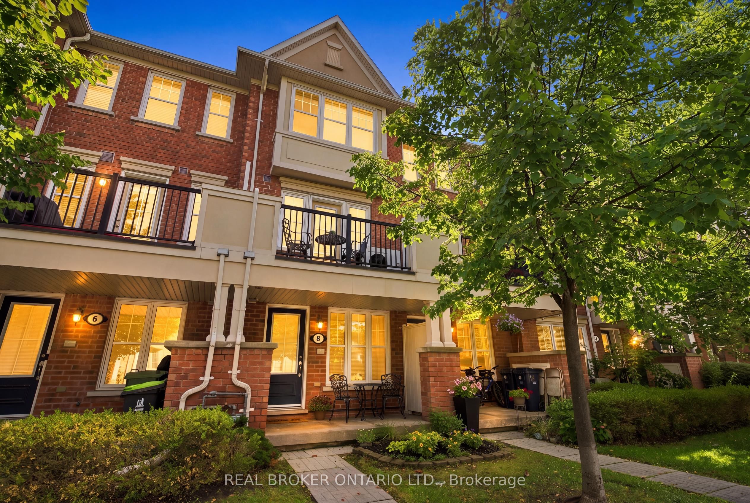 8 Ayers Crescent Property Photo 1