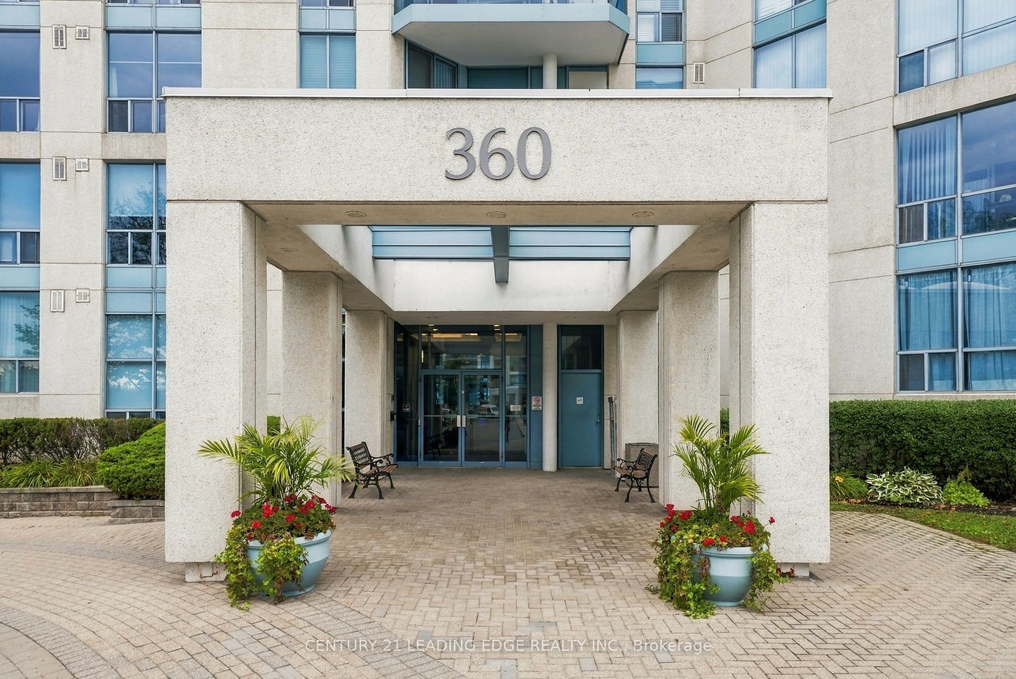 360 Watson Street W 807 Property Photo 1