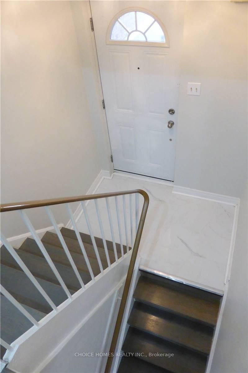 23-91 Muir Drive Property Photo 3