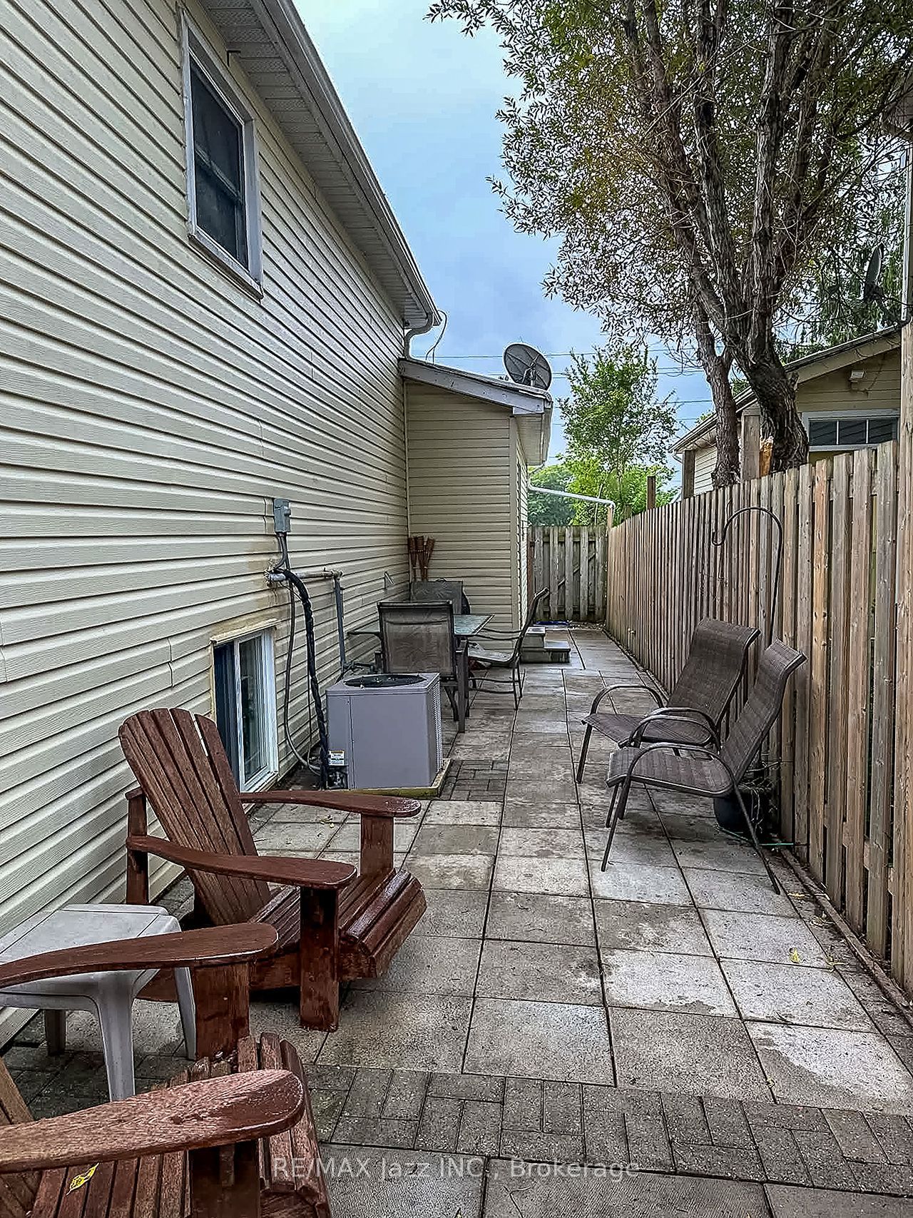 1431 Ritson Road S Property Photo 4