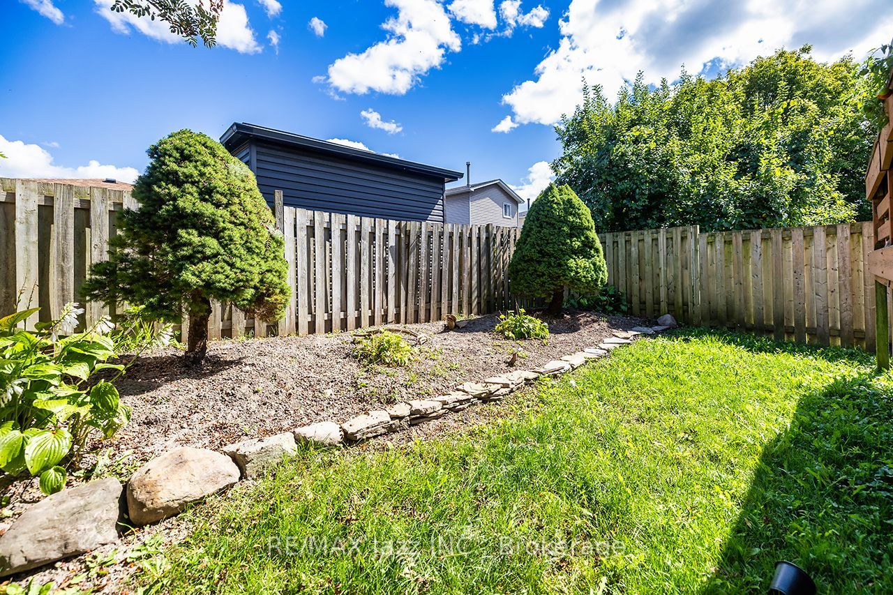 1431 Ritson Road S Property Photo 6