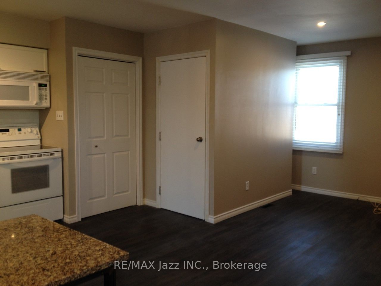 1431 Ritson Road S Property Photo 11