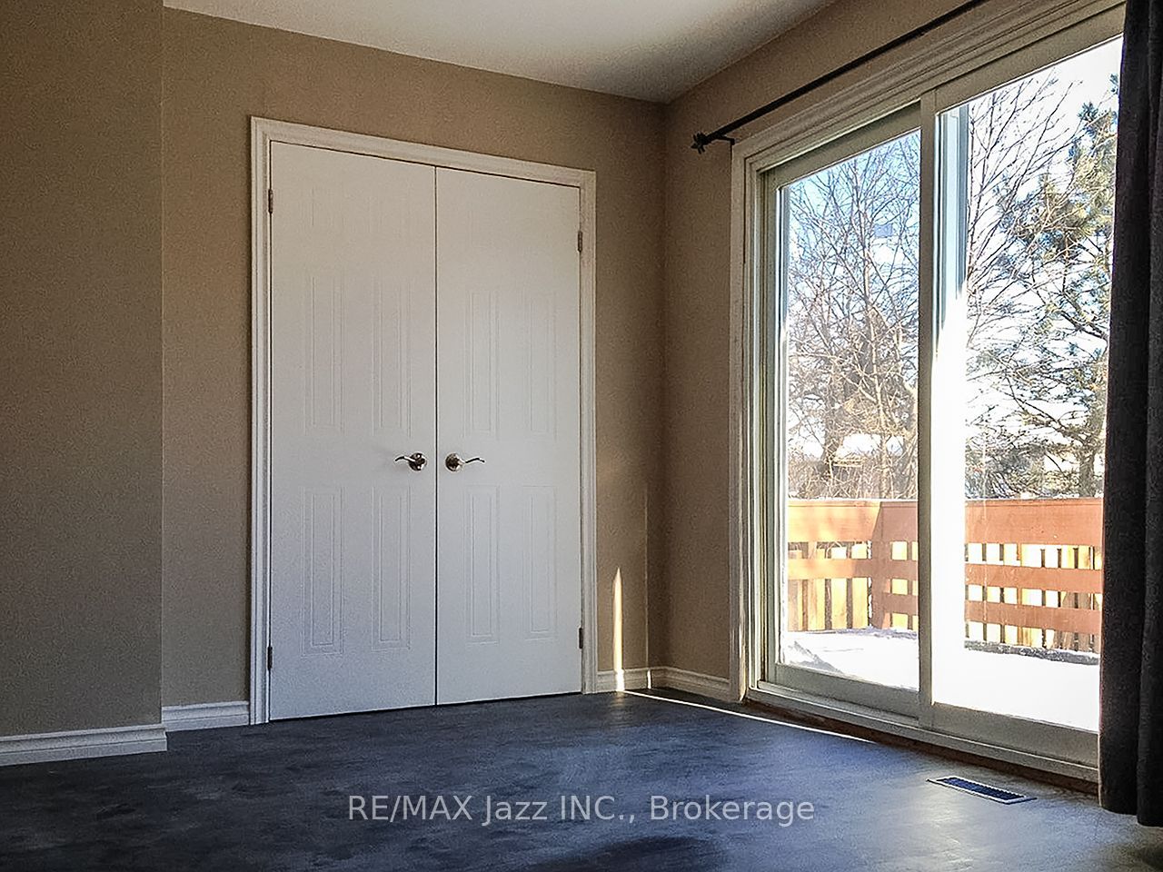 1431 Ritson Road S Property Photo 14