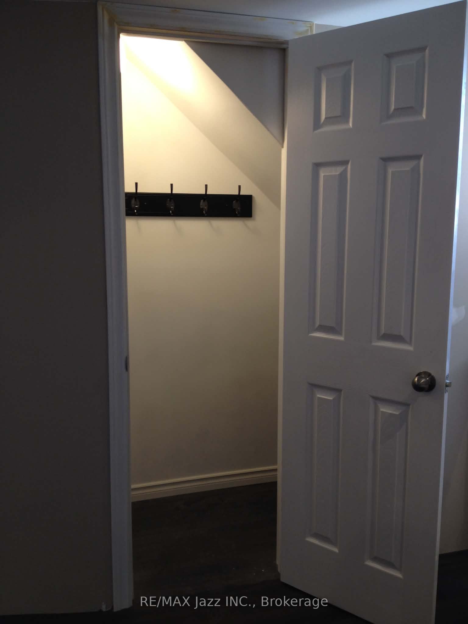 1431 Ritson Road S Property Photo 25