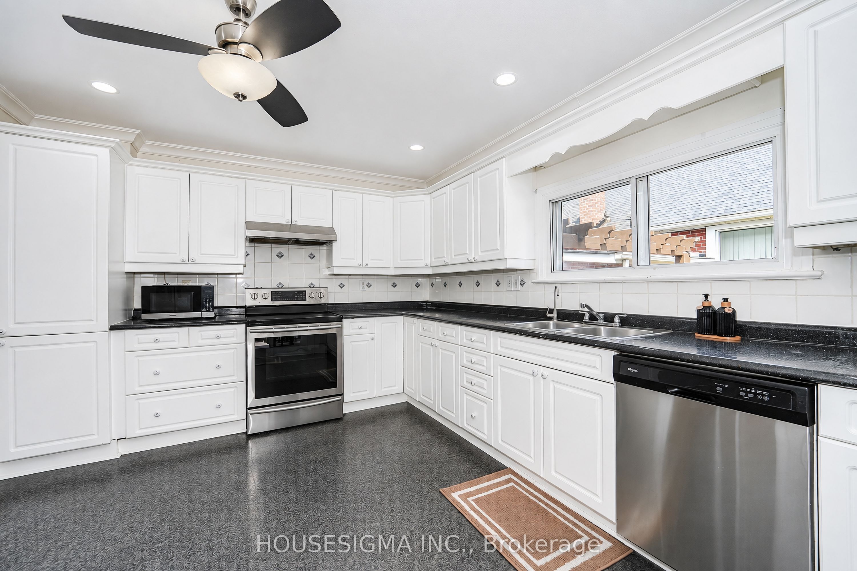 93 Brock Street W Property Photo 14