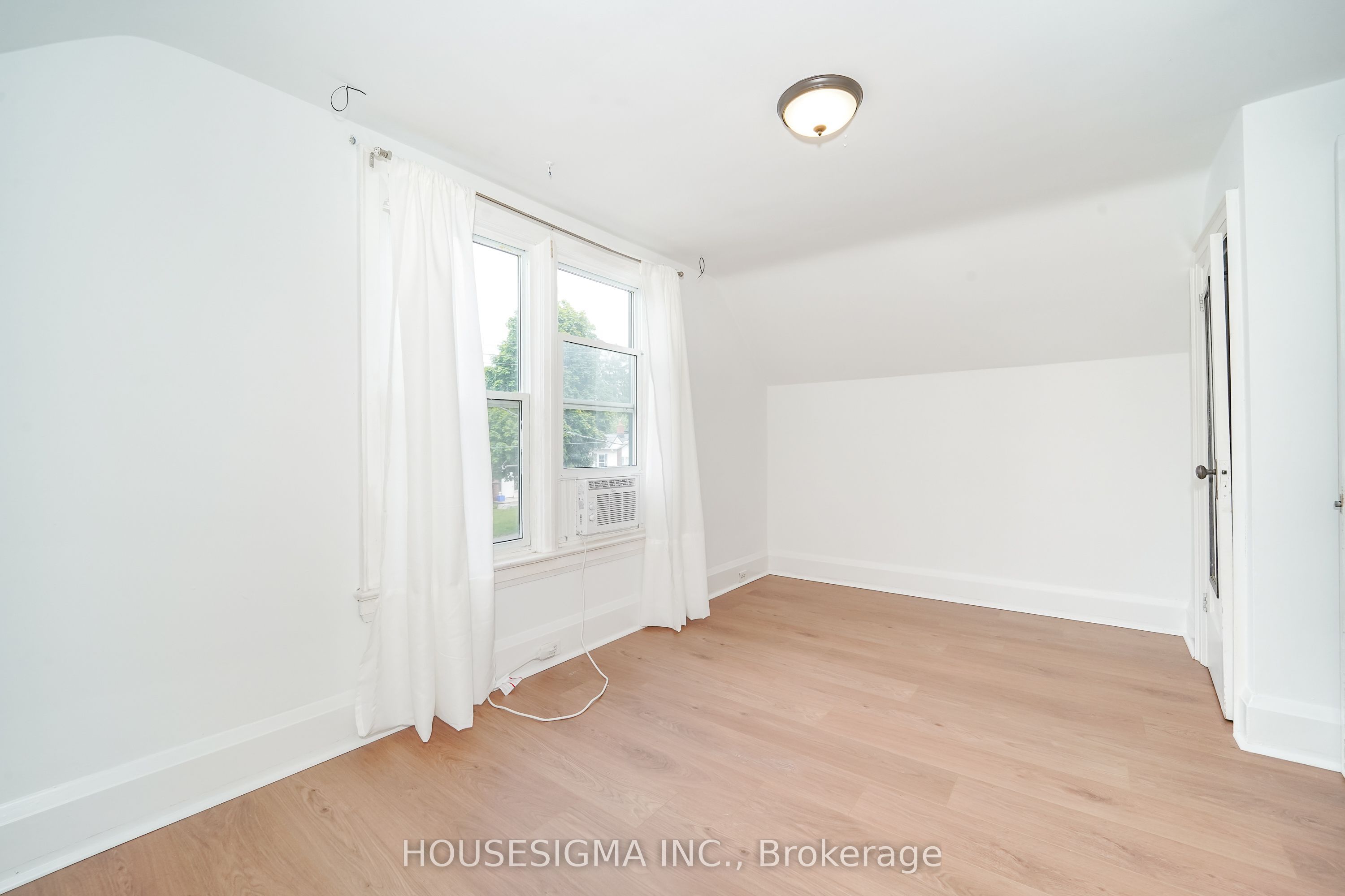 93 Brock Street W Property Photo 21