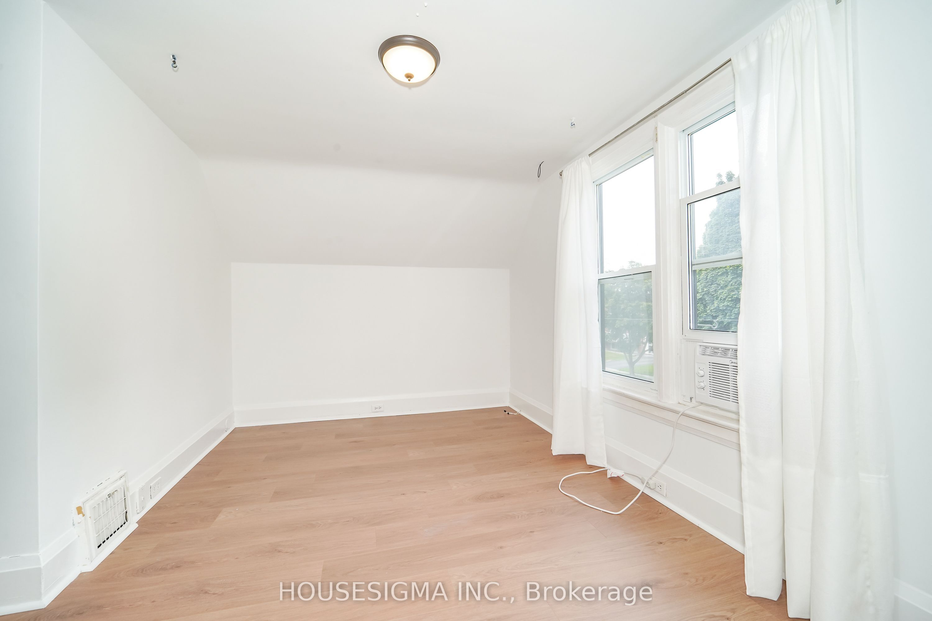 93 Brock Street W Property Photo 22