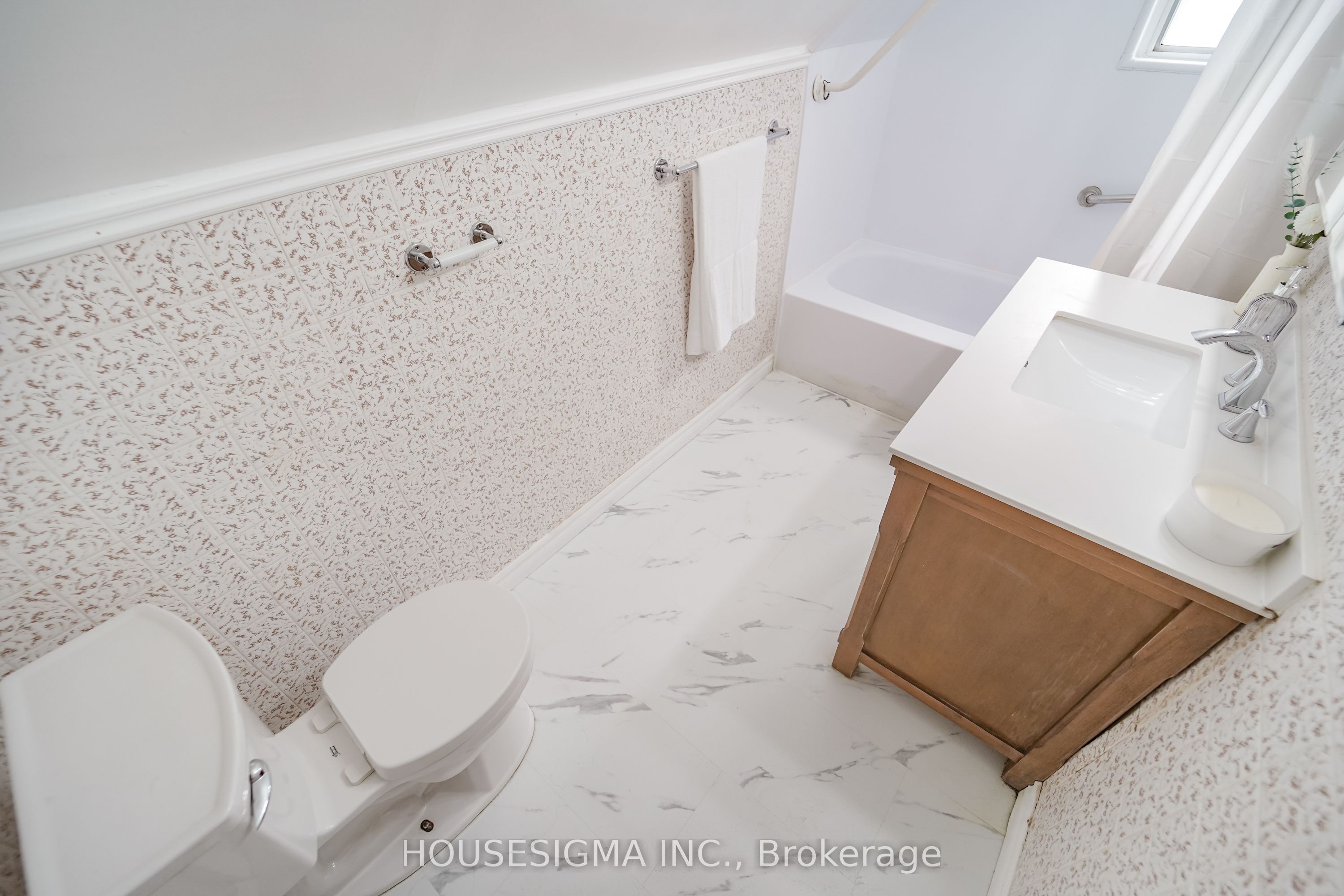 93 Brock Street W Property Photo 27