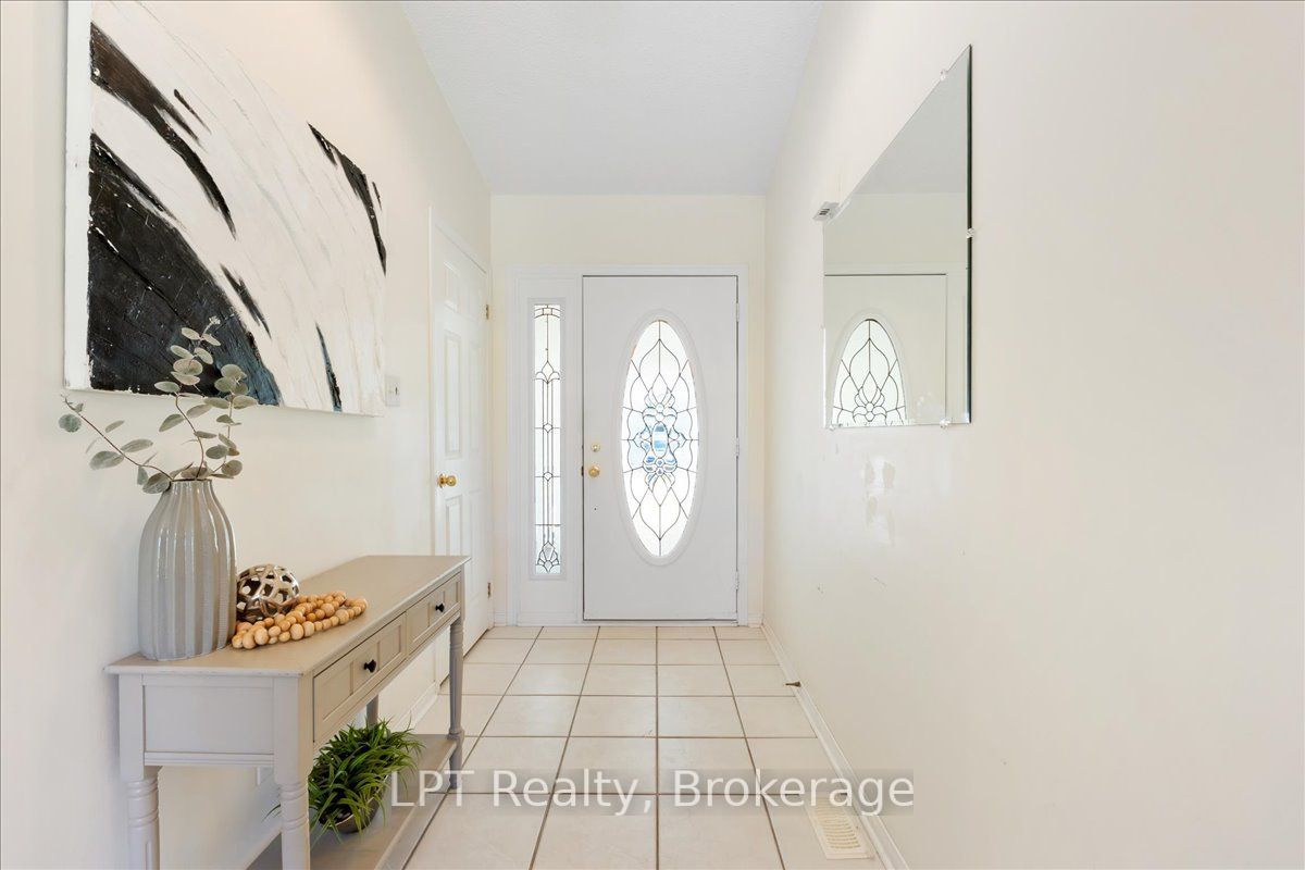 5 Niagara Trail Property Photo 4