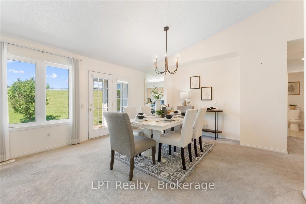 5 Niagara Trail Property Photo 6