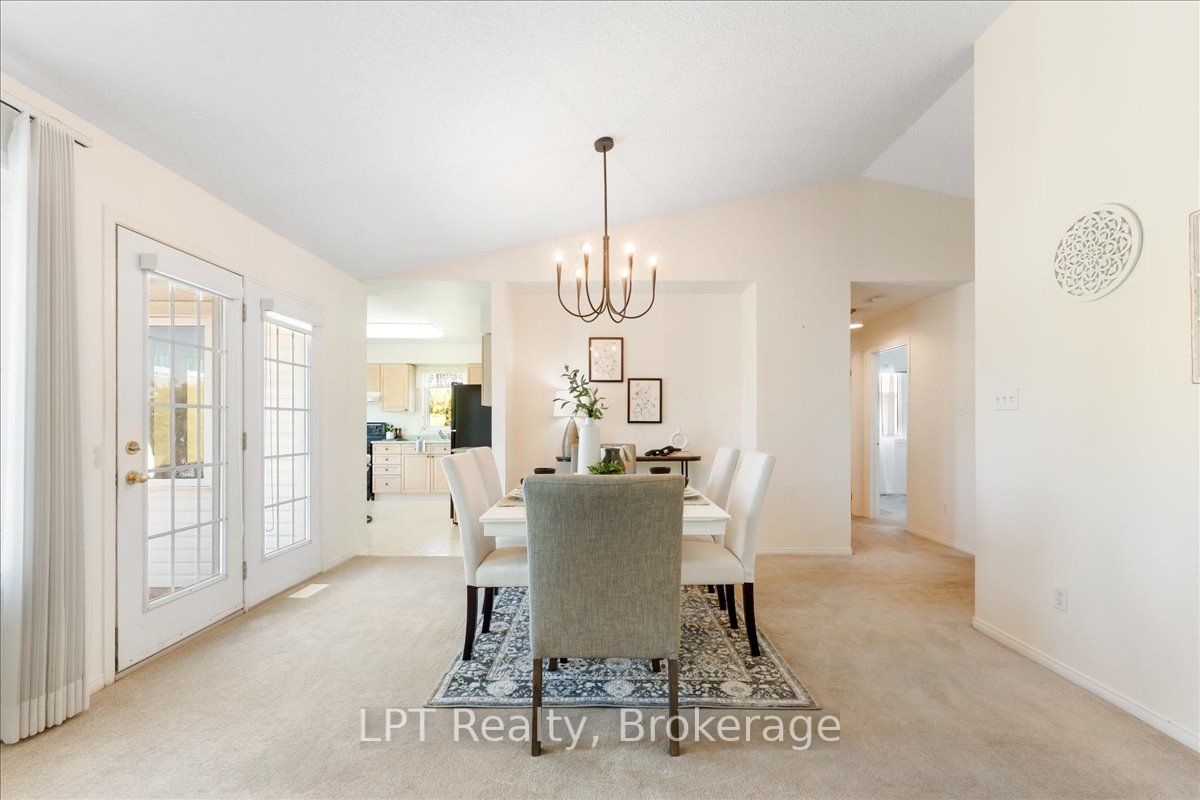 5 Niagara Trail Property Photo 8