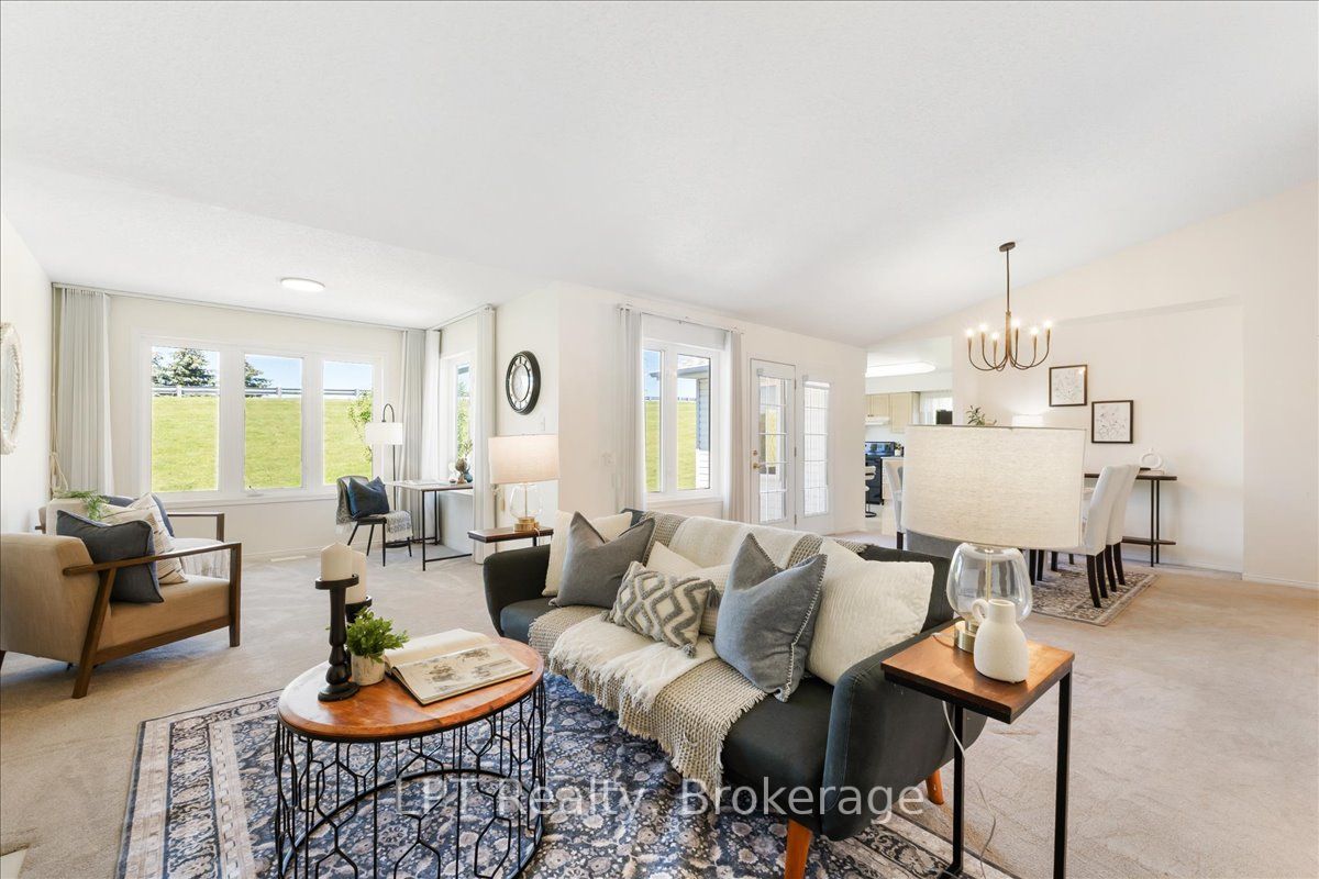 5 Niagara Trail Property Photo 11